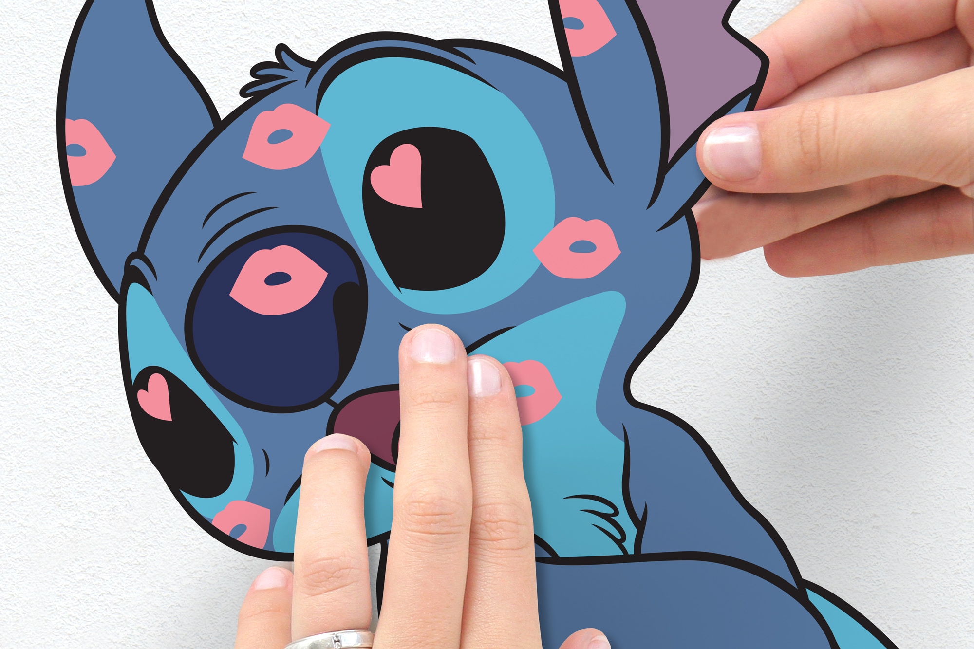 Komar Wandtattoo »Stitch in Love - Grösse 50 x 70 cm«, (43 St.), selbstklebend, Wandsticker, Kinderzimmer