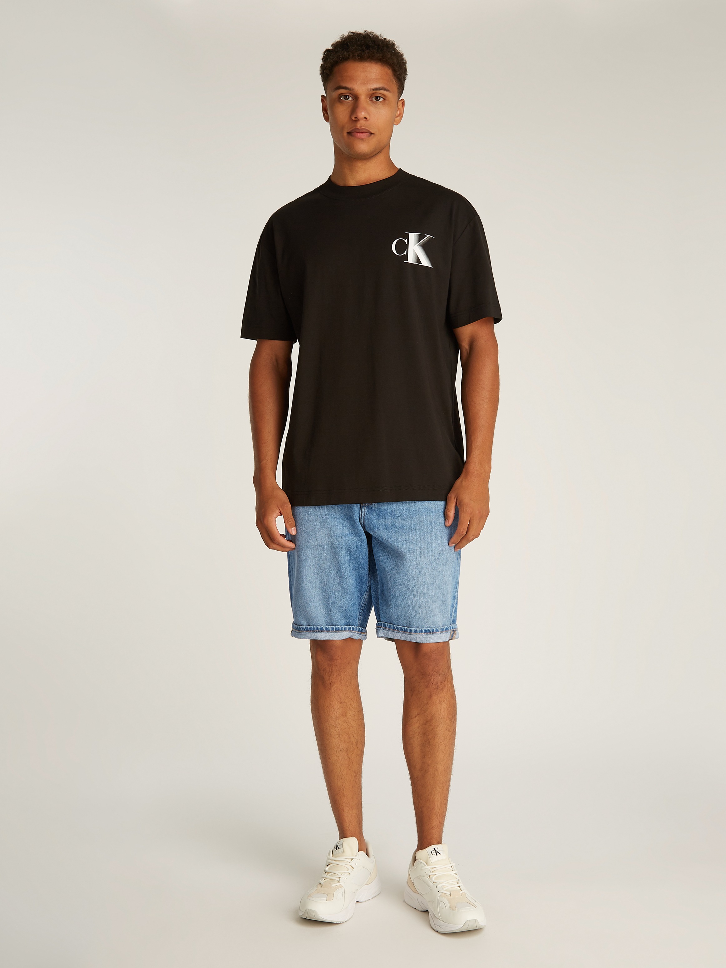 Calvin Klein Jeans Shorts »REGULAR SHORT«, in mittelblauer Waschung