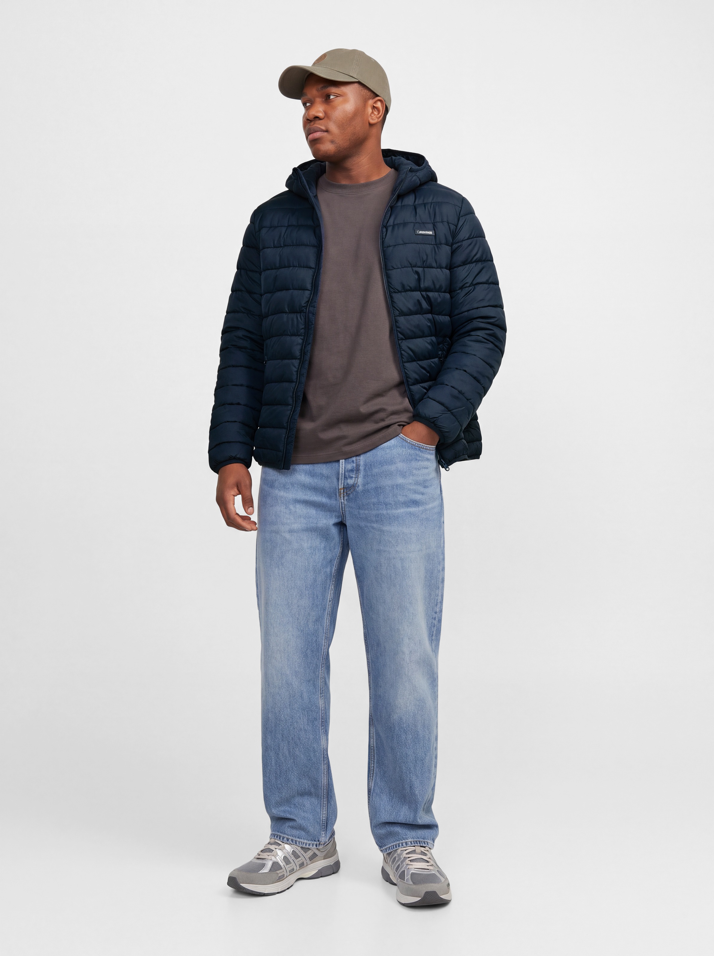 Jack & Jones PlusSize Veste matelassée »JJELVIS LIGHT PUFFER HOOD PLS« avec capuche fibre synthétique, coupe régulière