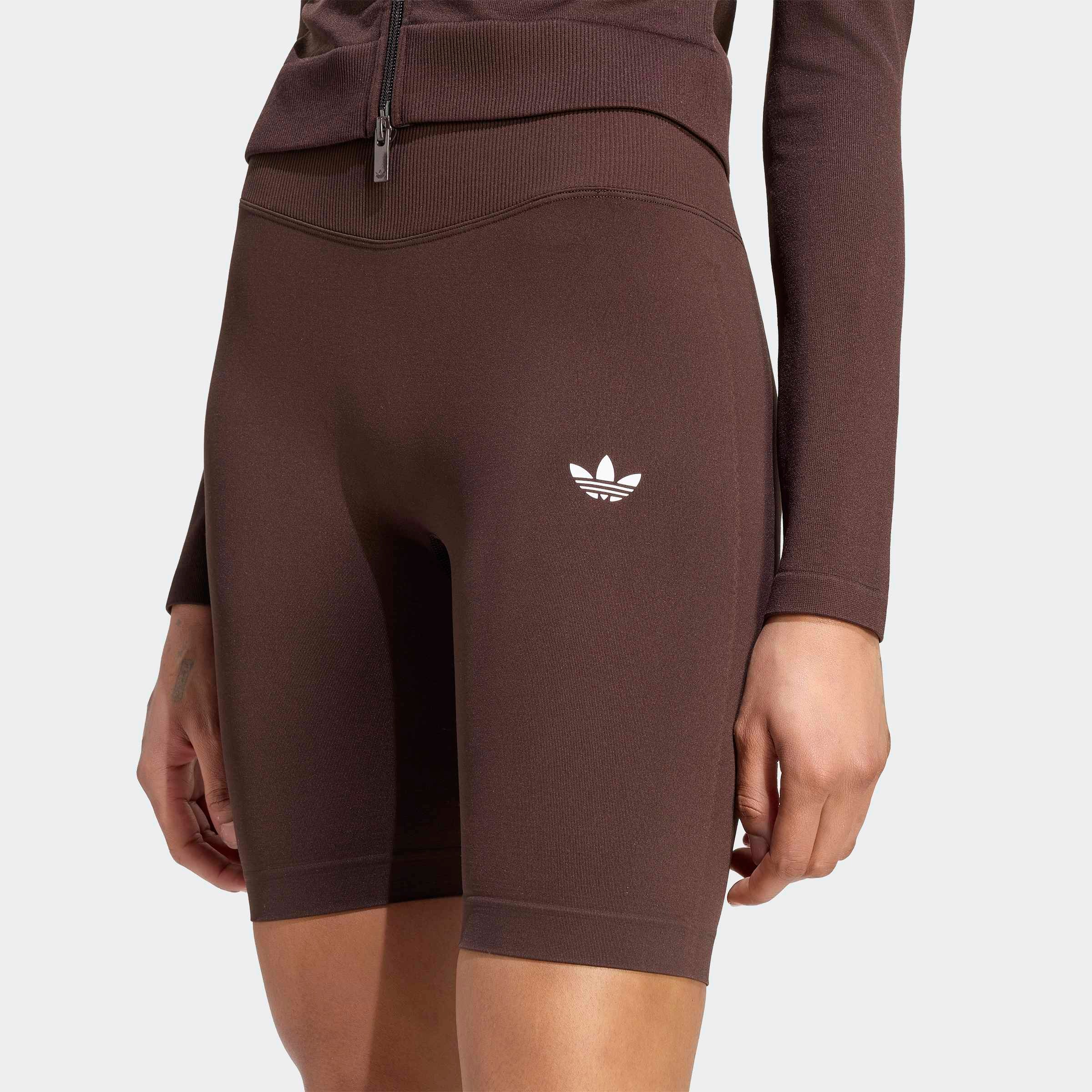 adidas Originals Shorts »ESSENTIALS, NAHTLOS, 13 CM«  nahtlose Konstruktion, ohne Verschluss, sportlicher Stil
