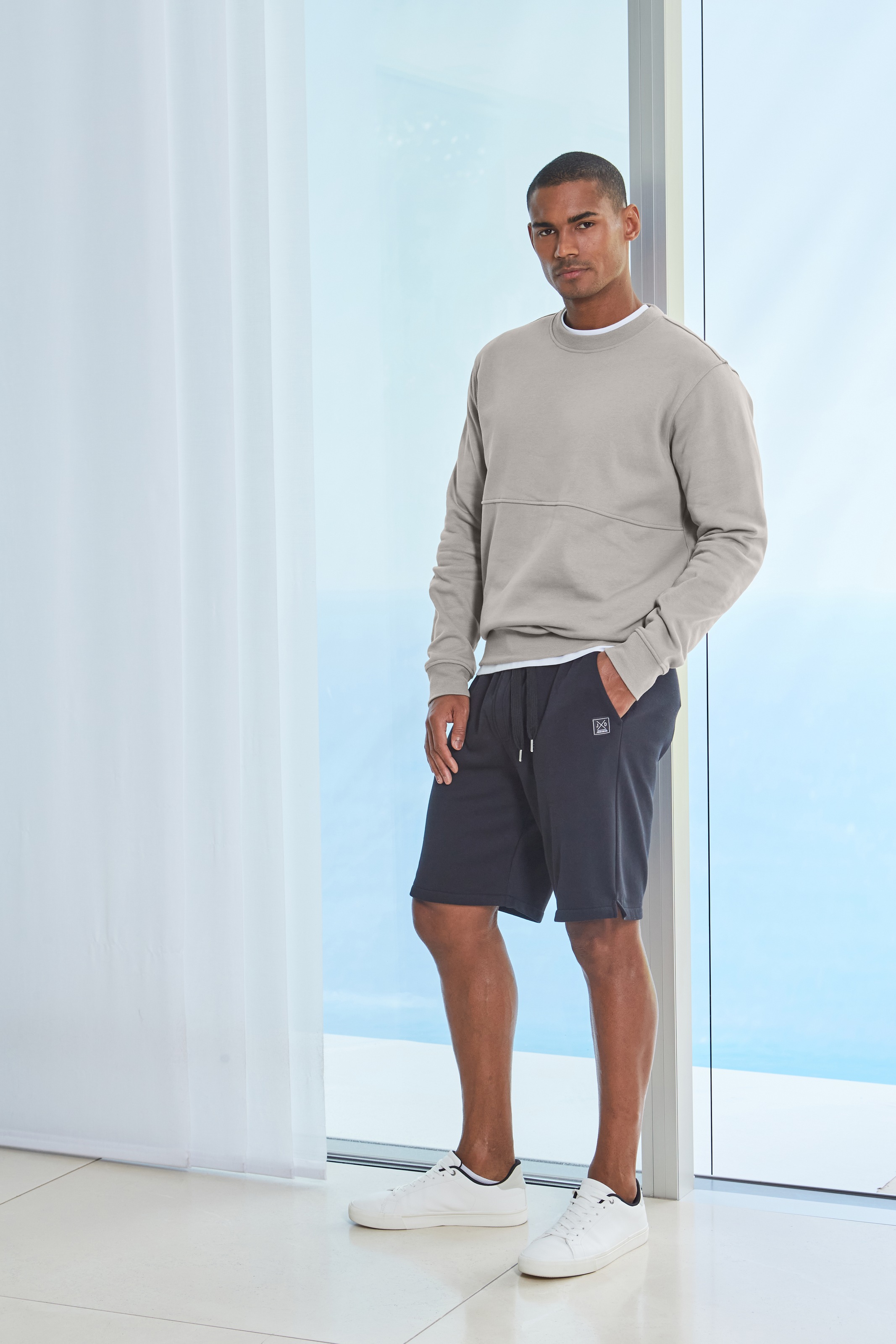John Devin Sweat-shirt »- Pullover mit modischen Teilungsnähten«, Langarm, Sweatshirt mit Rundhals, Baumwollmischung
