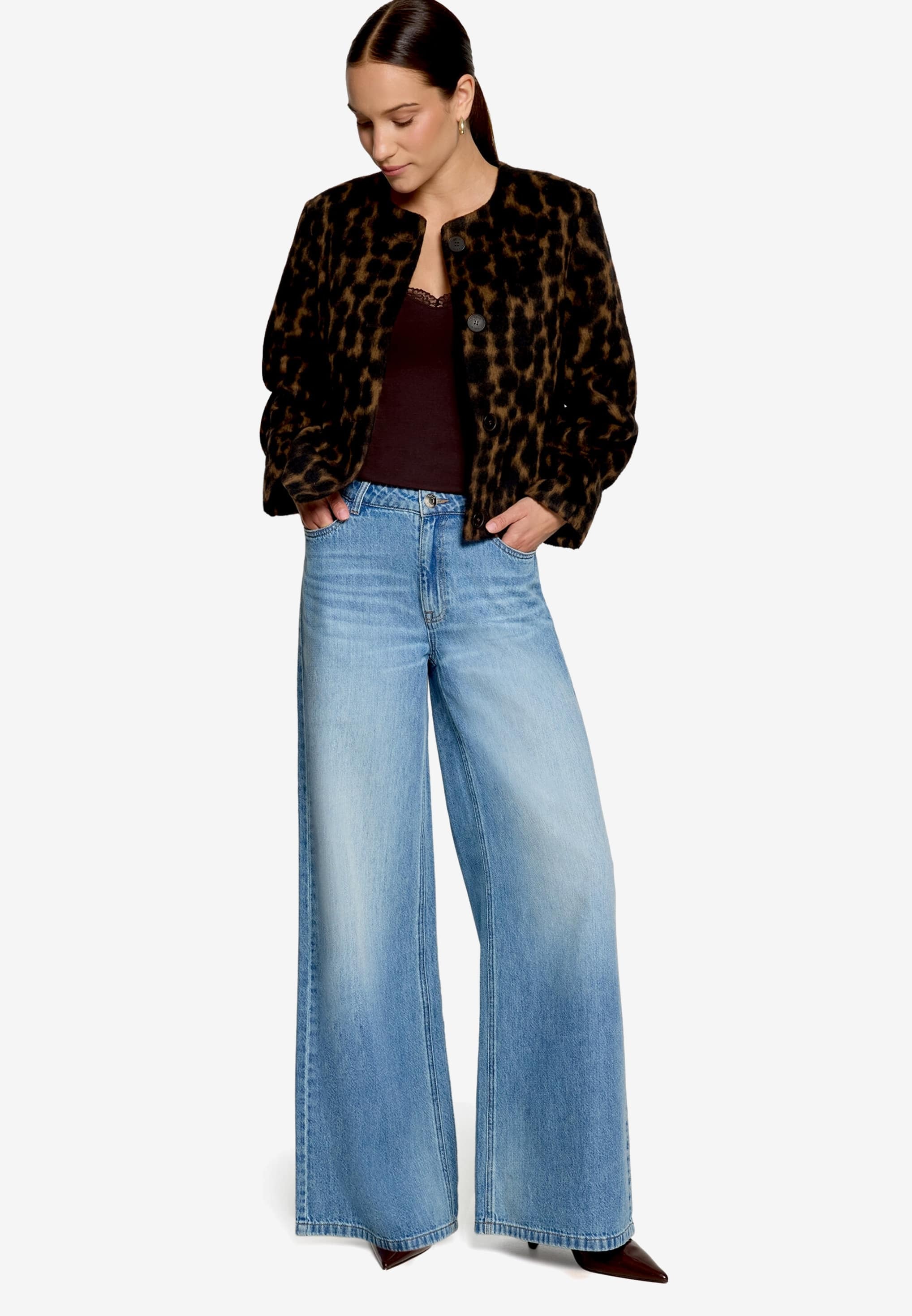 Zero Blazer court veste duveteuse avec boutons / look animalier motif
