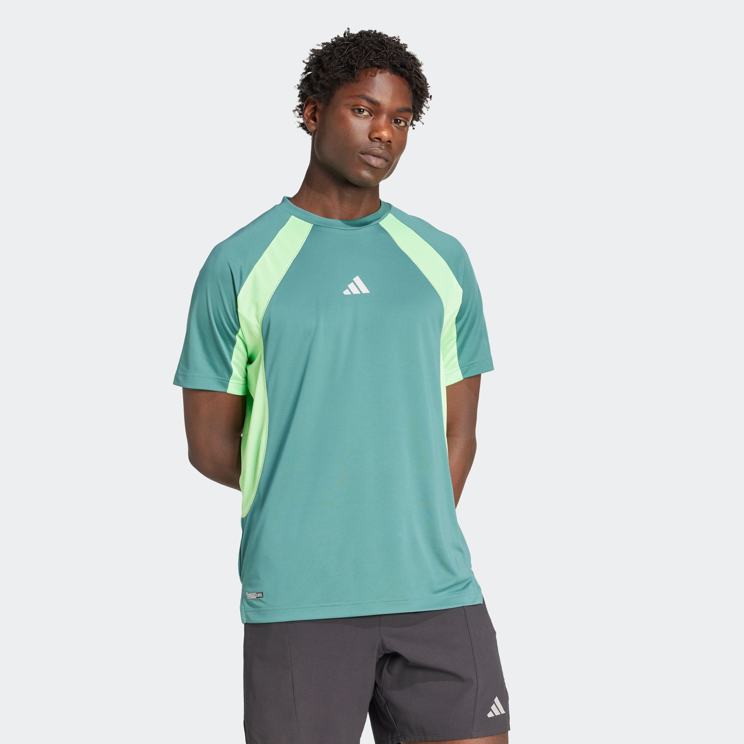 Image of adidas Performance T-Shirt "TECH APPAREL CLIMACOOL" mit glänzenden Details, aus leichter Popeline und luftigem Mesh
