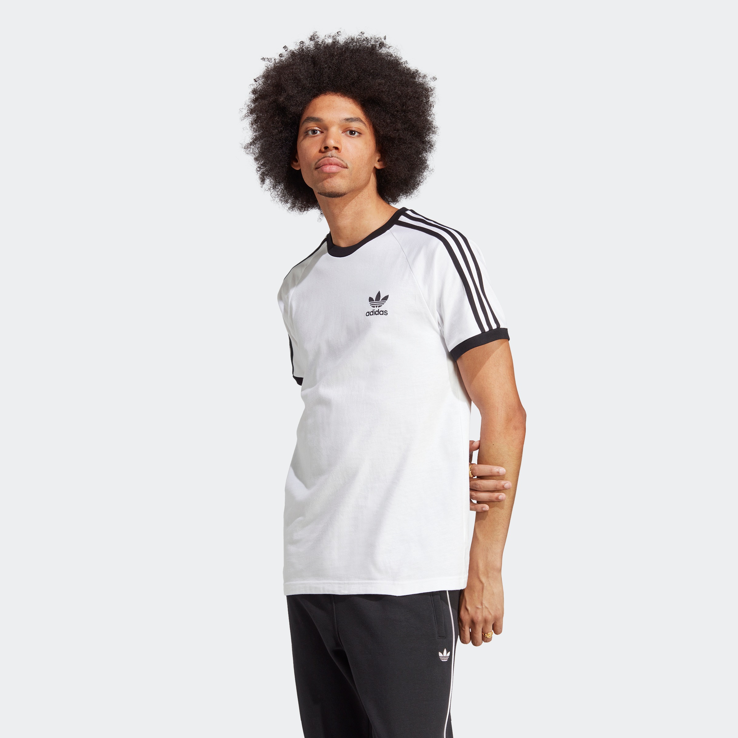 Image of adidas Originals T-Shirt "3-STRIPES TEE" schmale Passform, Kurzarm, mit kontrastierendem Saum, aus Baumwolle