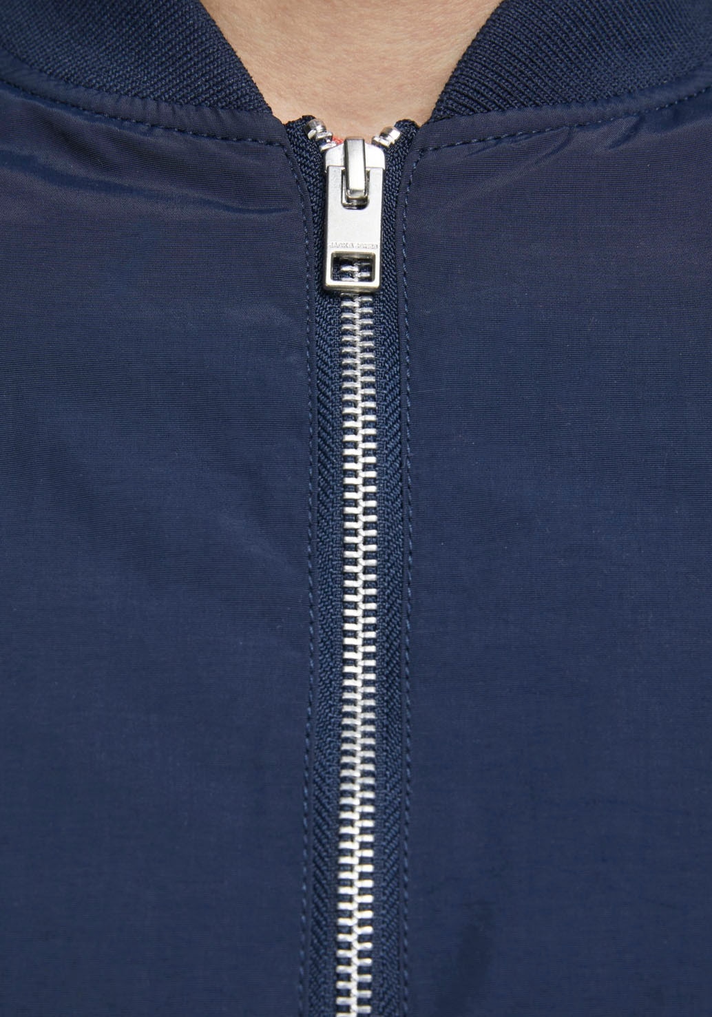 Jack & Jones Bomberjacke »JJERUSH mit geripptem Kragen und Taschen«, unifarben, modisch, regular fit, Polyester, Rundhals