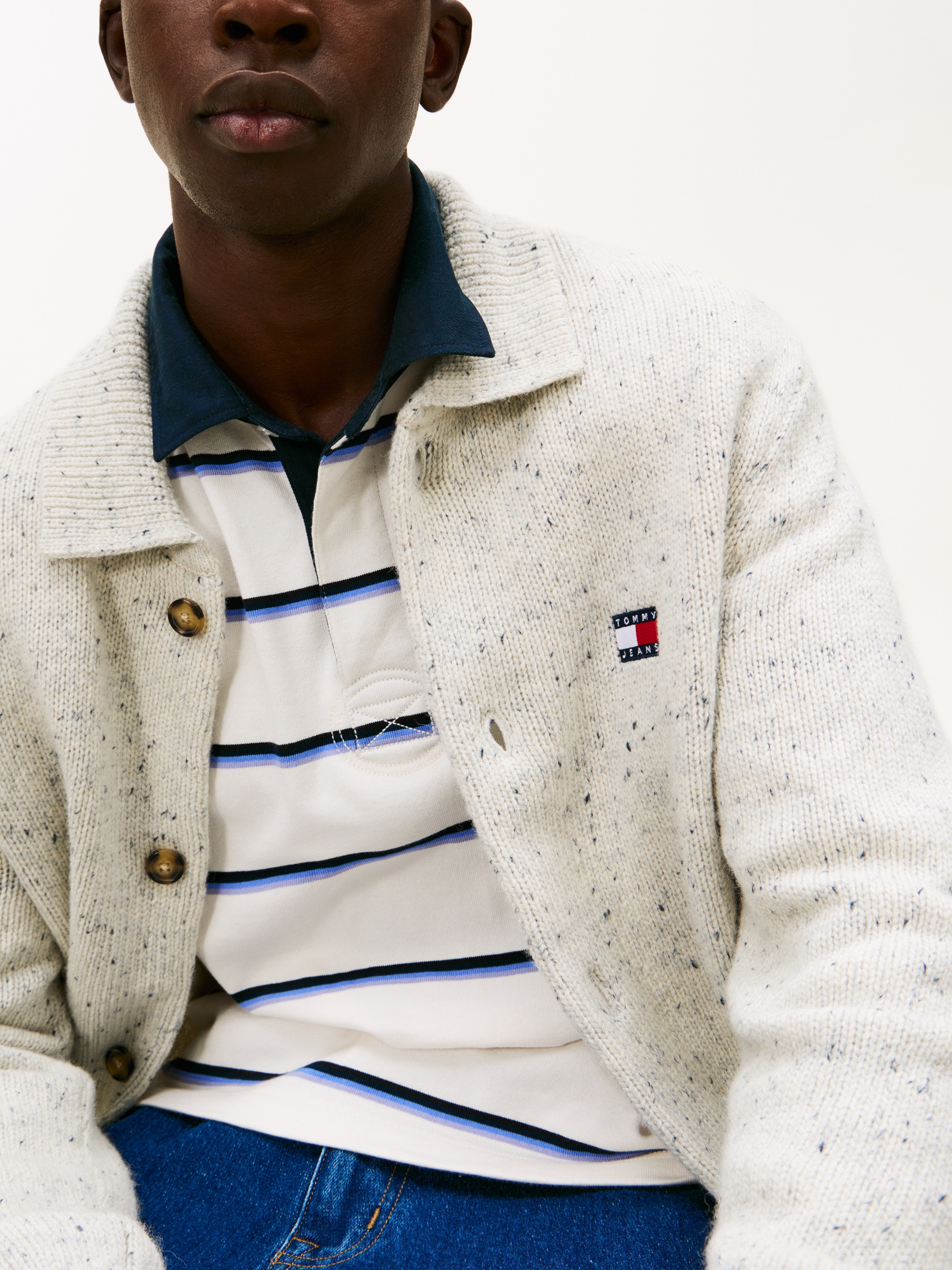 Tommy Jeans Cardigan »TJM BADGE KNITTED« regular fit, mit gerippten Kragen, melierte Struktur