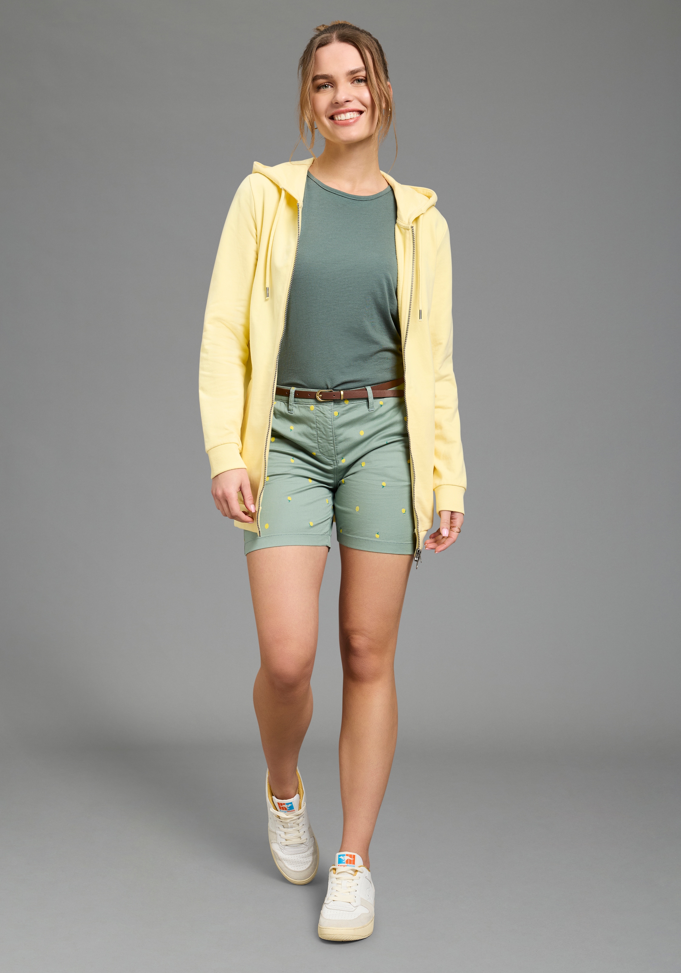 KangaROOS Chinoshorts  kurze Hose mit geradem Bein, aus Baumwolle und Elasthan