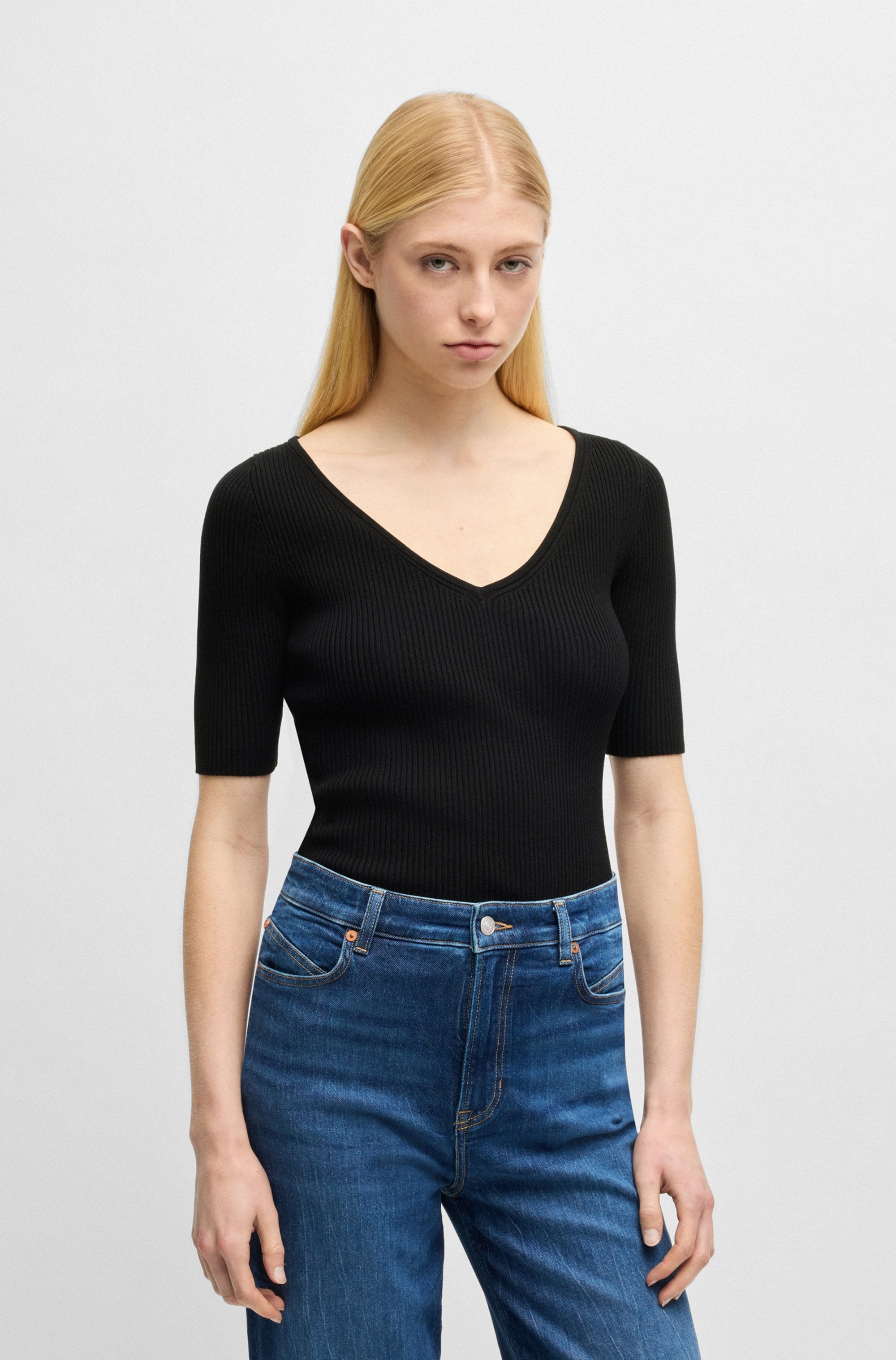 BOSS ORANGE Strickpullover »Faradisco Premium Damenmode« mit BOSS Metallcharm