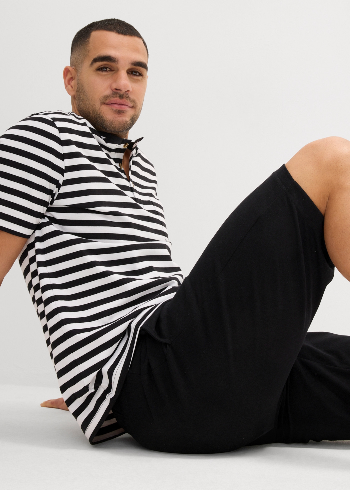 bonprix Short  en coton et polyester, Regular Fit, qualité légère