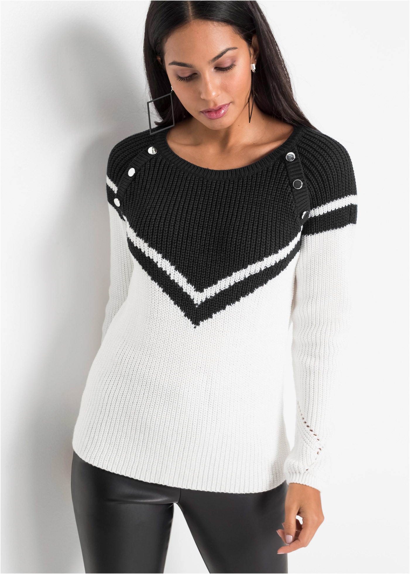 Image of bonprix Strickpullover mit Knopfverzierung, lockere Passform, Raglanärmel, 2-farbig