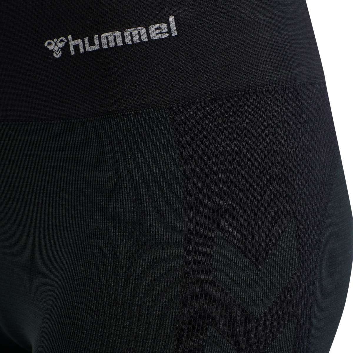 hummel Short d'entraînement »HMLCLEA SEAMLESS CYCLING SHORTS«  aus gestricktem Mesh-Material, mit BEECOOL® Technologie, dehnbar