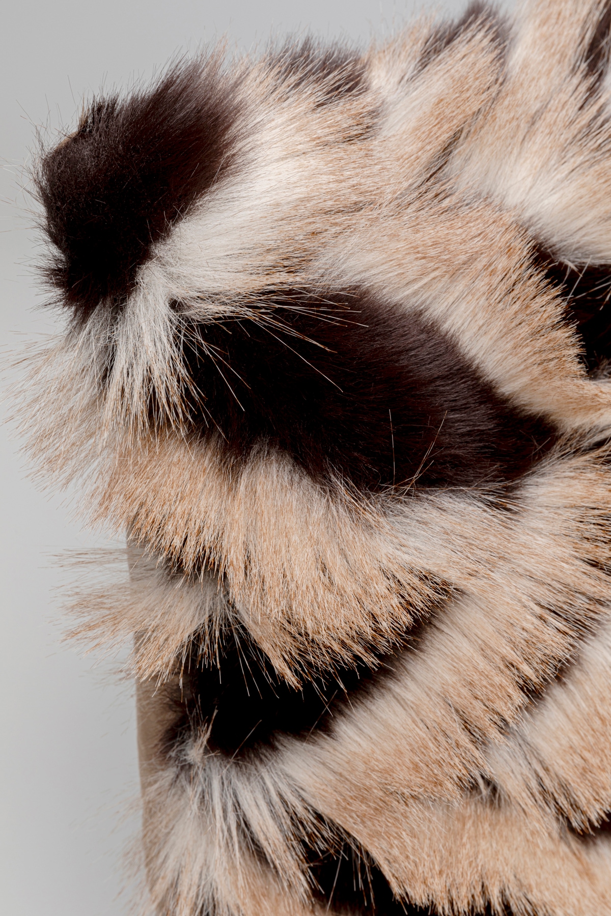 Kare Design Coussin décoratif »Glammer, Kissenhülle mit Füllung, 45x45 cm« stützt Kopf und Nacken angenehm und sorgt für erholsamen Schlaf