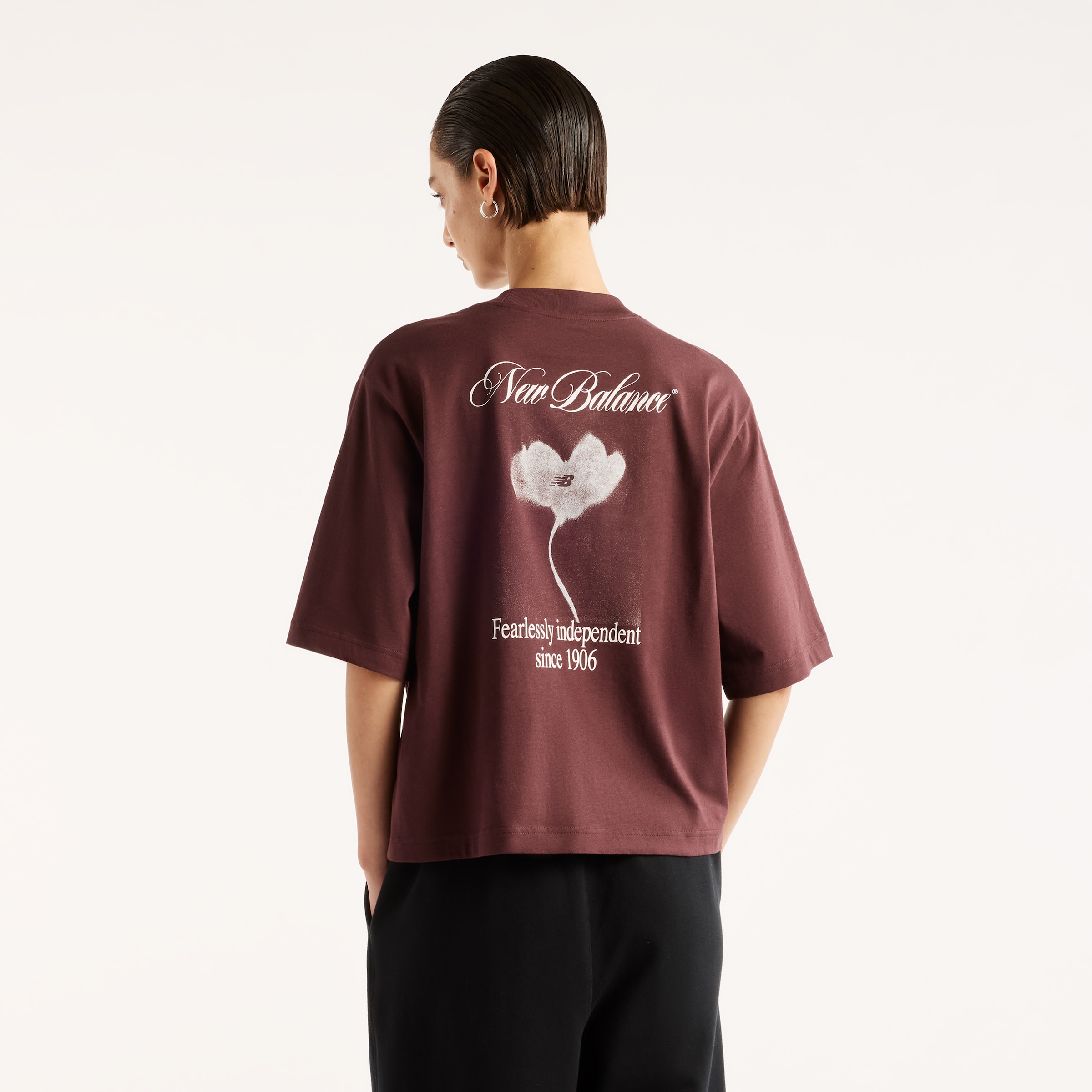 New Balance T-shirt »PRESSED FLOWERS RELAXED T-SHIRT« style sportif, en coton
