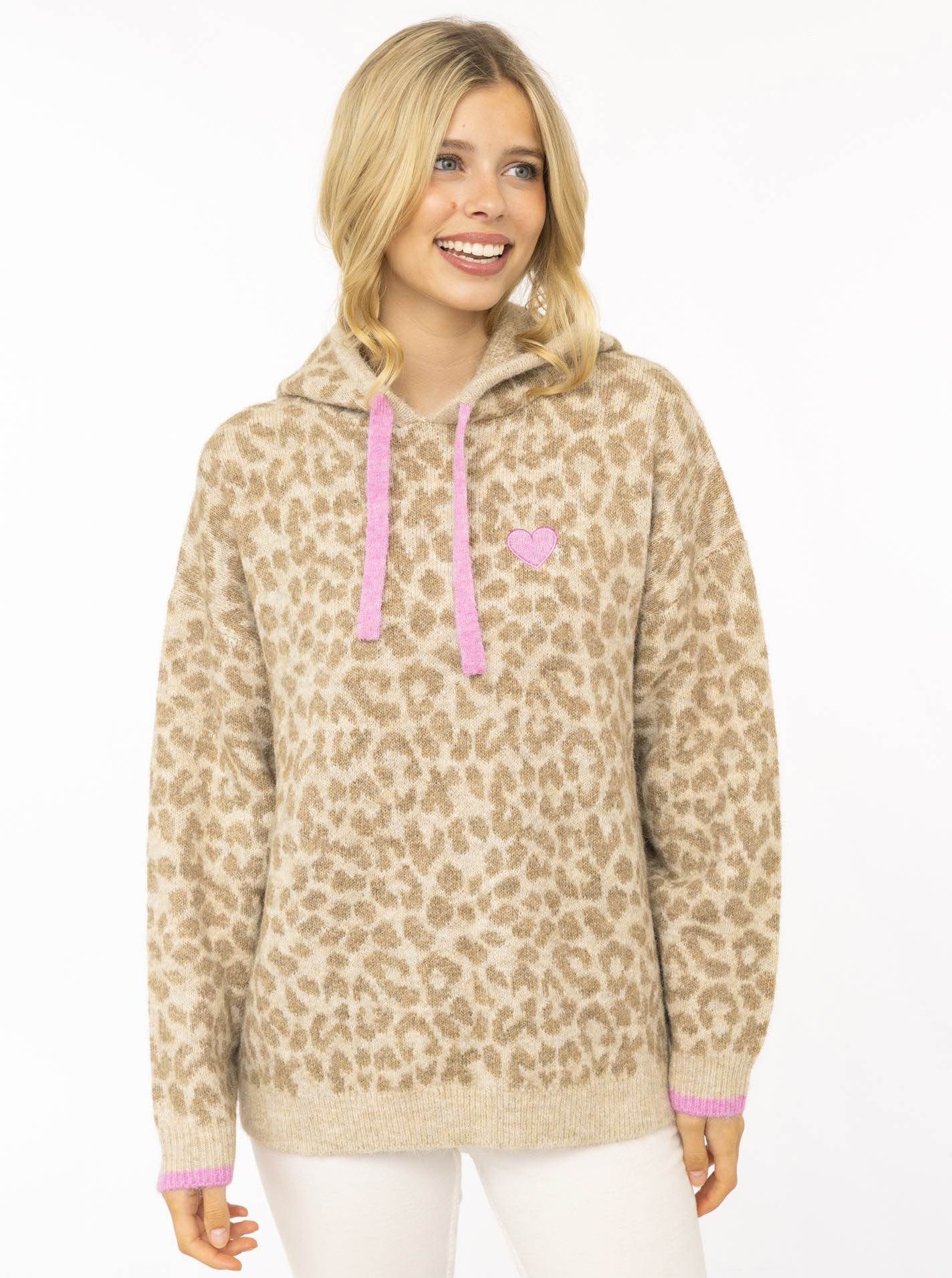 Image of Zwillingsherz Strickpullover ""WILD HEART"" Leomuster, Kapuze, Statement Schriftzug, farbige Akzente, oversize