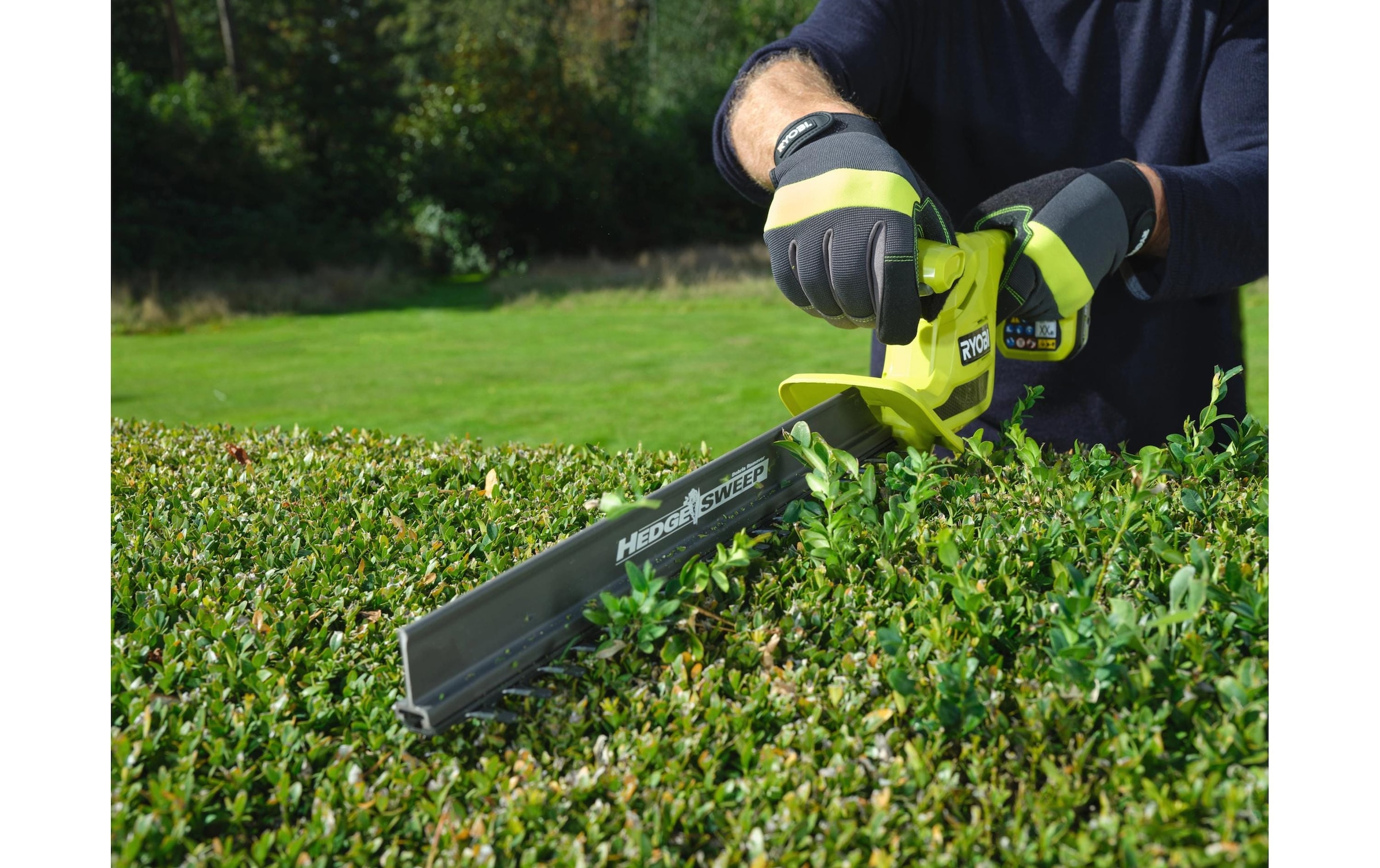   Akku-Heckenschere »RYOBI RY18HT40B-0 Solo« ()  Leichte Heckenschere mit 40 cm diamantgeschliffenen Klingen