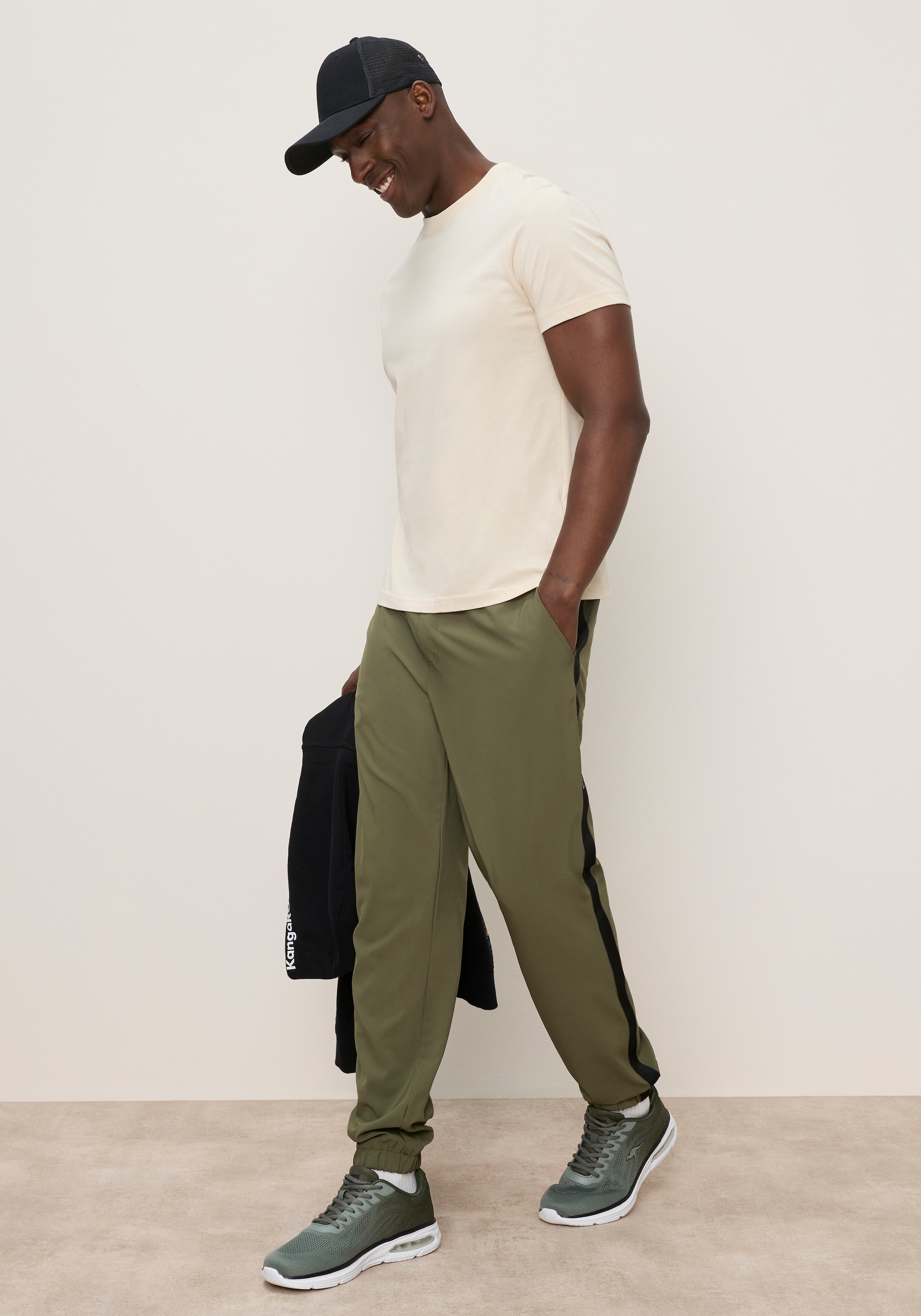 KangaROOS Pantalon de jogging  coupe slim, avec jambe étroite, aussi en grandes tailles