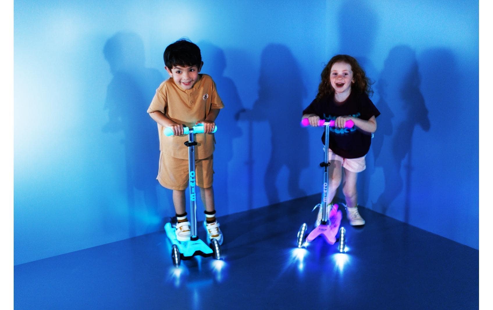 Micro Mobility Scooter »Maxi Micro Deluxe Glow LED«