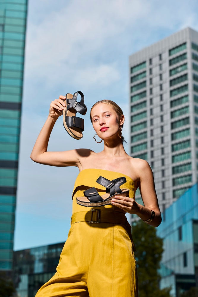 Rieker Sandales compensées  Chaussure à scratch, chaussure d'été, sandale plateforme avec éléments décoratifs