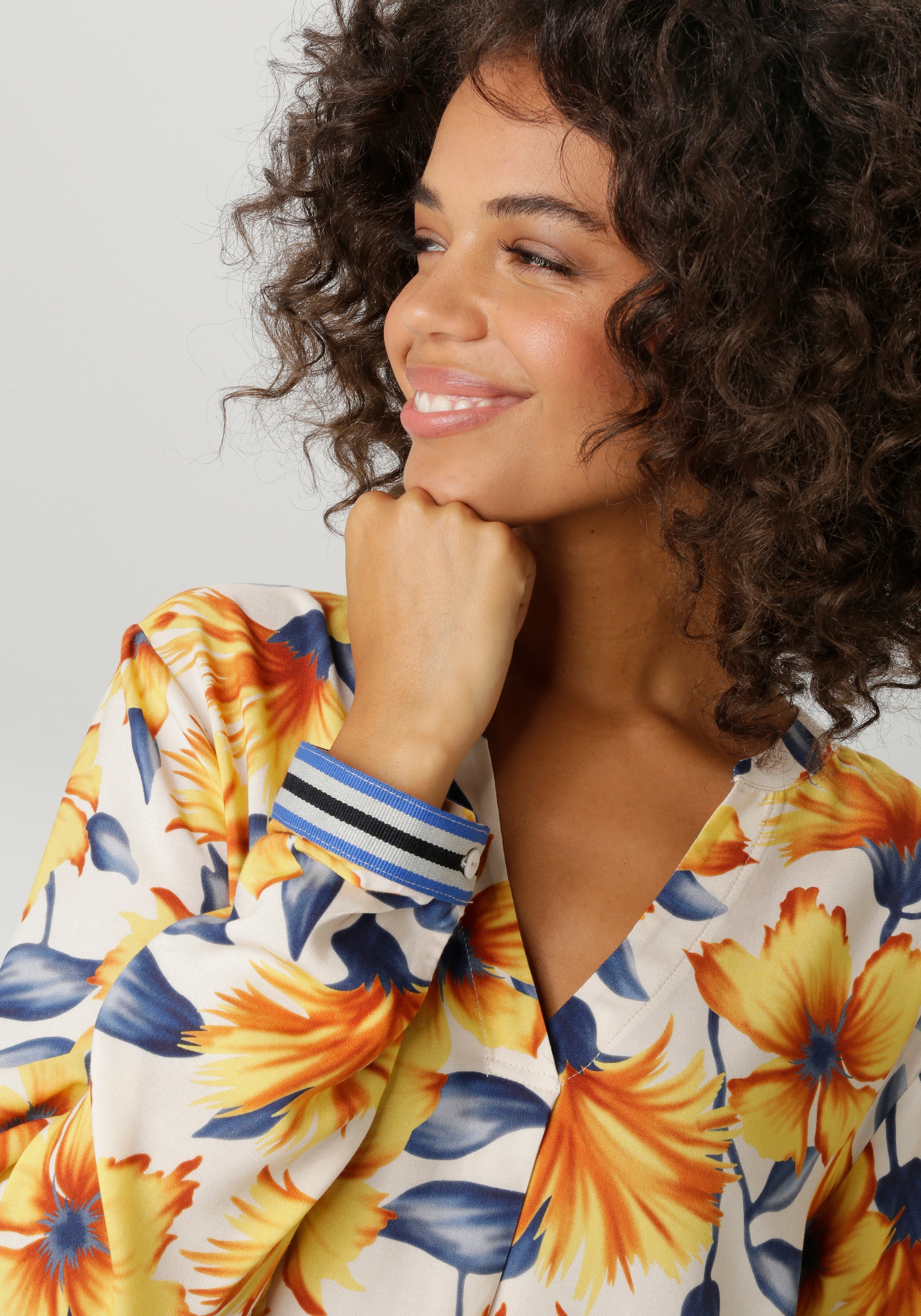 Aniston CASUAL Schlupfbluse mit farbharmonischen, grossflächigen Blüten bedruckt - NEUE KOLLEKTION