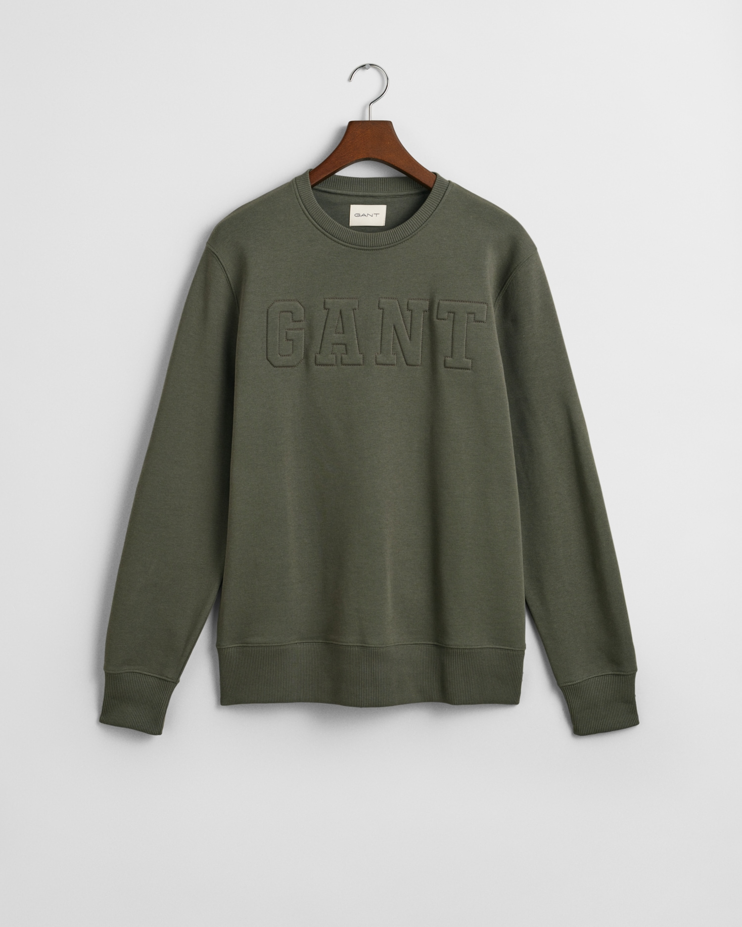 Gant Sweatshirt »EMBOSSED C-NECK SWEAT«, eine erhabene GANT-Grafikprägung auf der Brust