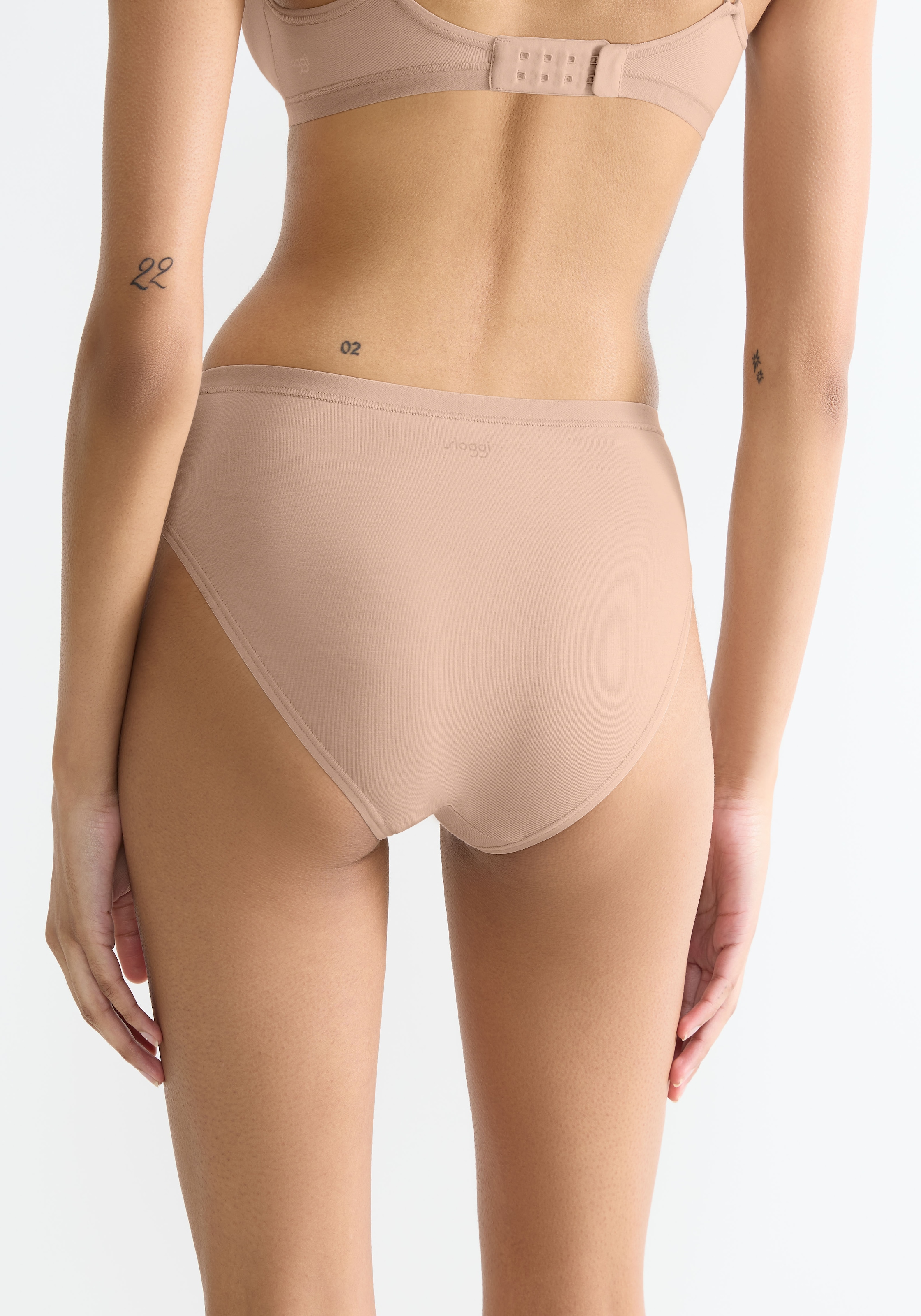 sloggi Slip »GO Daily Cotton Tai 3P«, (3er Pack), Glanz-Effekt Details, hoher Beinausschnitt