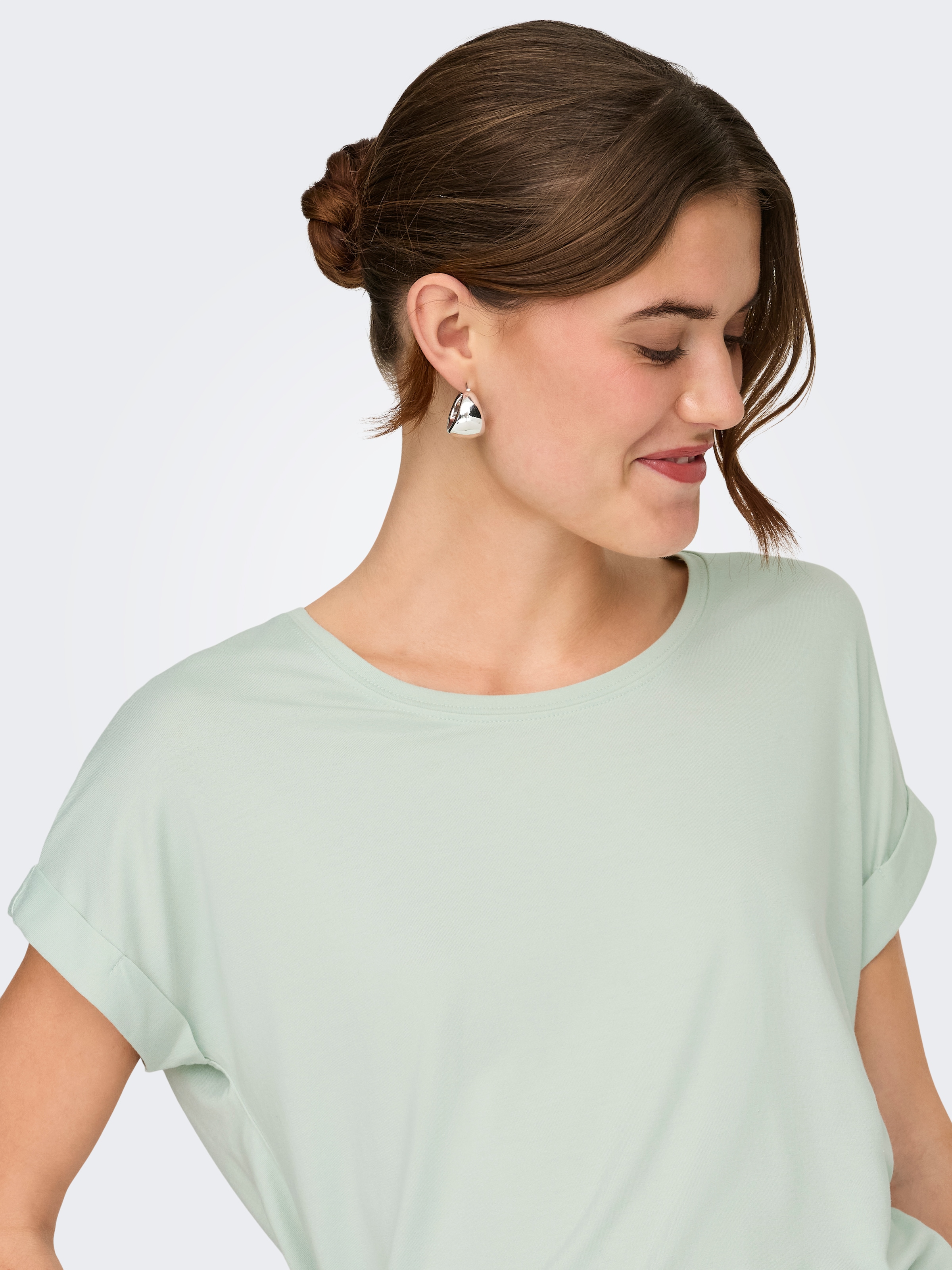 ONLY »ONLMOSTER – T-Shirt mit melierter Optik und elastischem Material« meliert, casual, lässig geschnitten, Viskosemischung, Rundhals