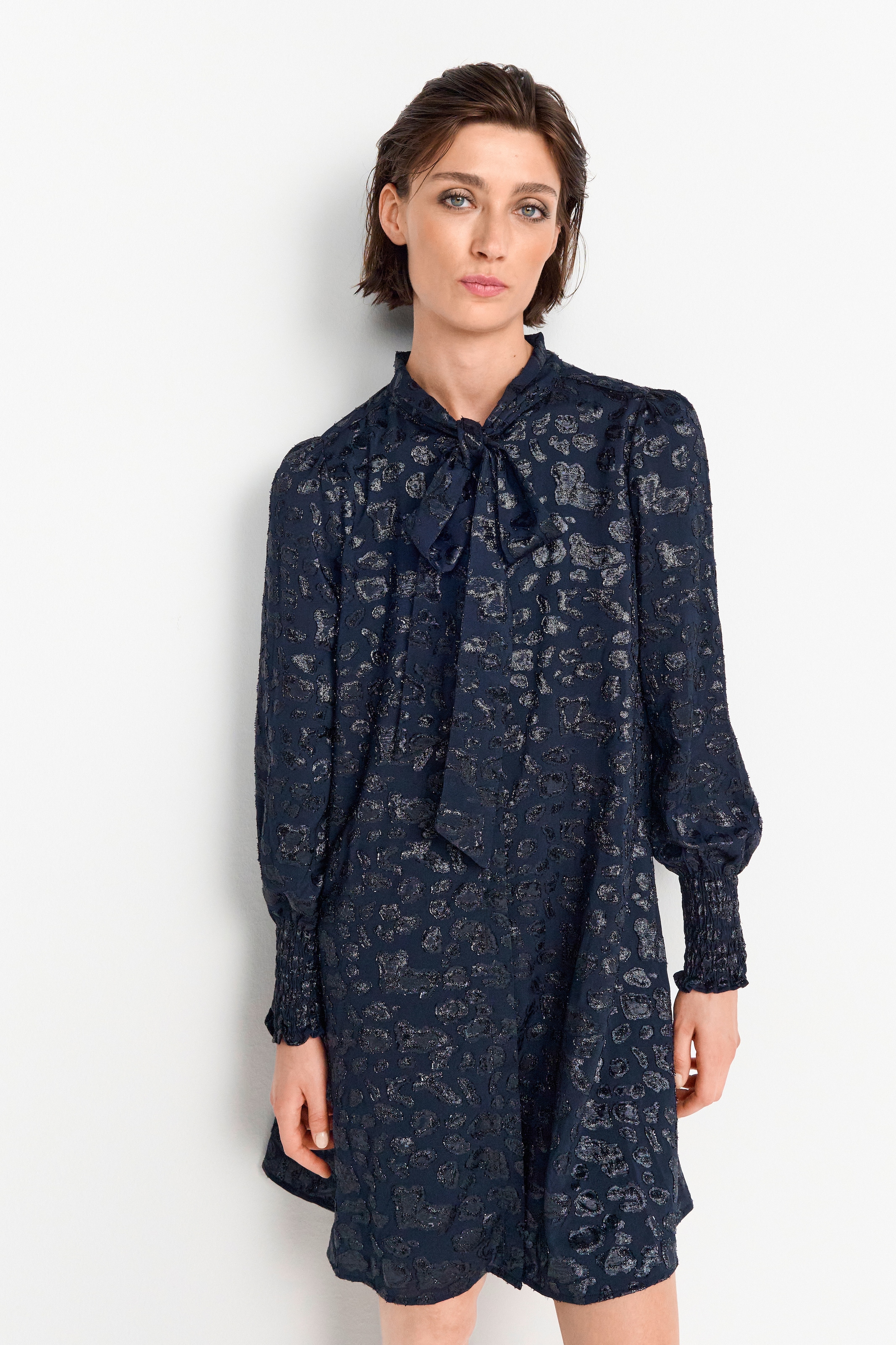 Image of RICHROYAL Minikleid in schimmerndem Jacquard-Look mit Leo-Ausbrenner