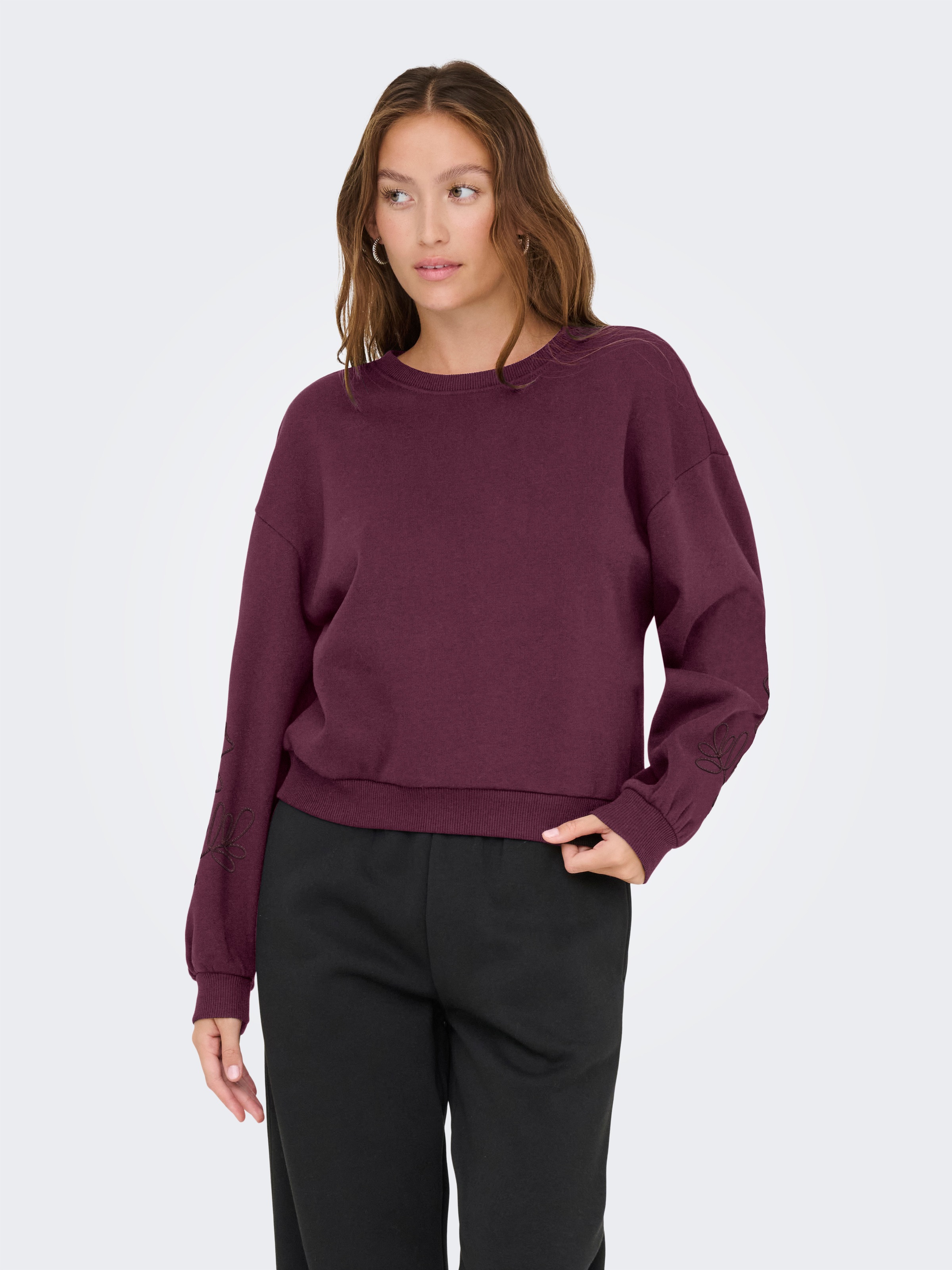 ONLY Sweat-shirt »ONLBROOKLYN L/S EMBROIDERY BOX SWT«, mélange coton, coupe régulière
