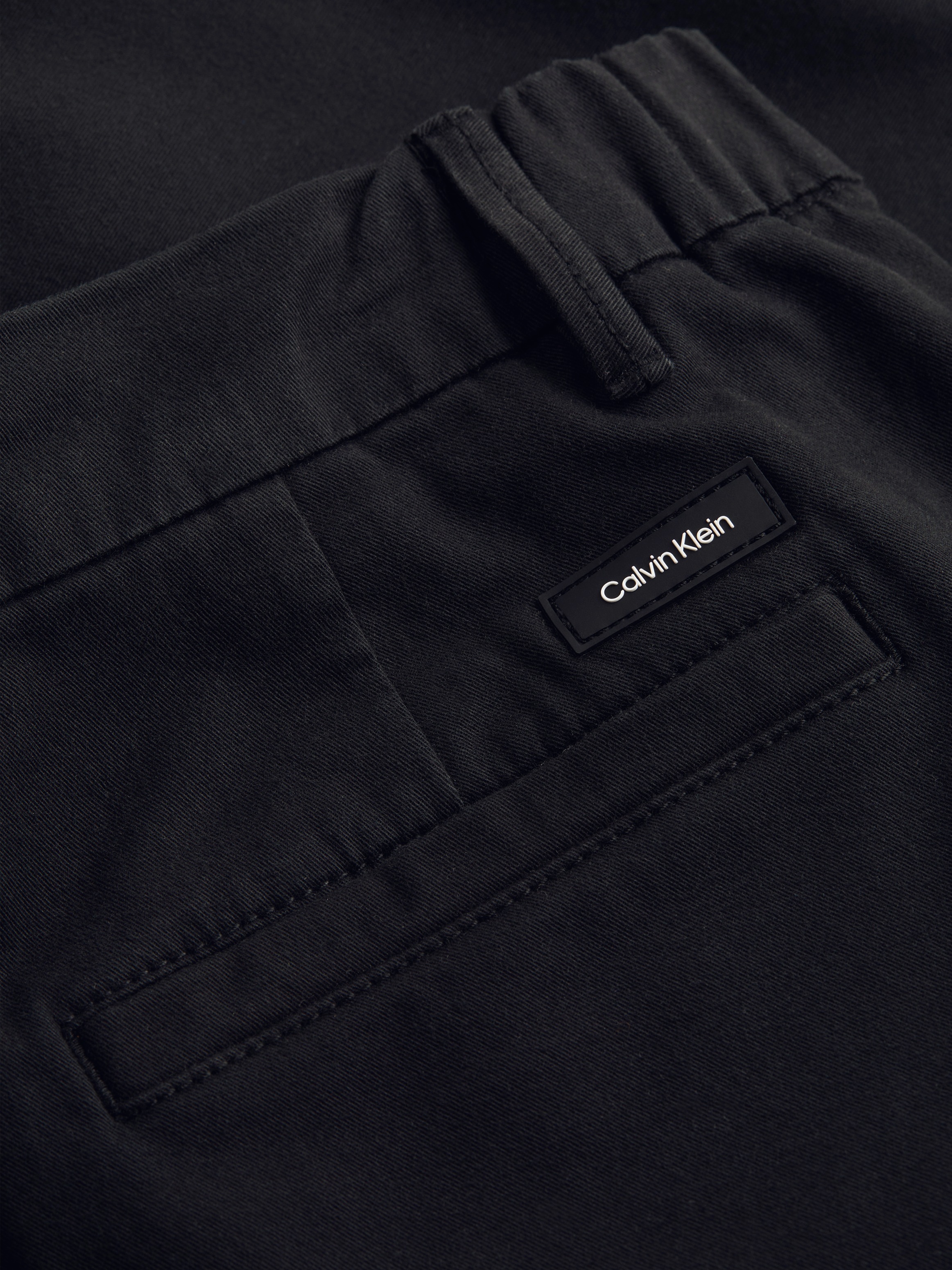 Calvin Klein Short cargo »MODERN TWILL CARGO SHORT«  mit Logo-Patch