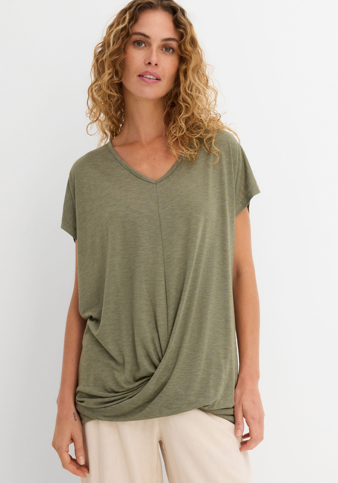 Image of bonprix T-Shirt "Shirt aus Viskose-Mix" bequeme Passform, mit Fledermausärmeln, mit V-Ausschnitt