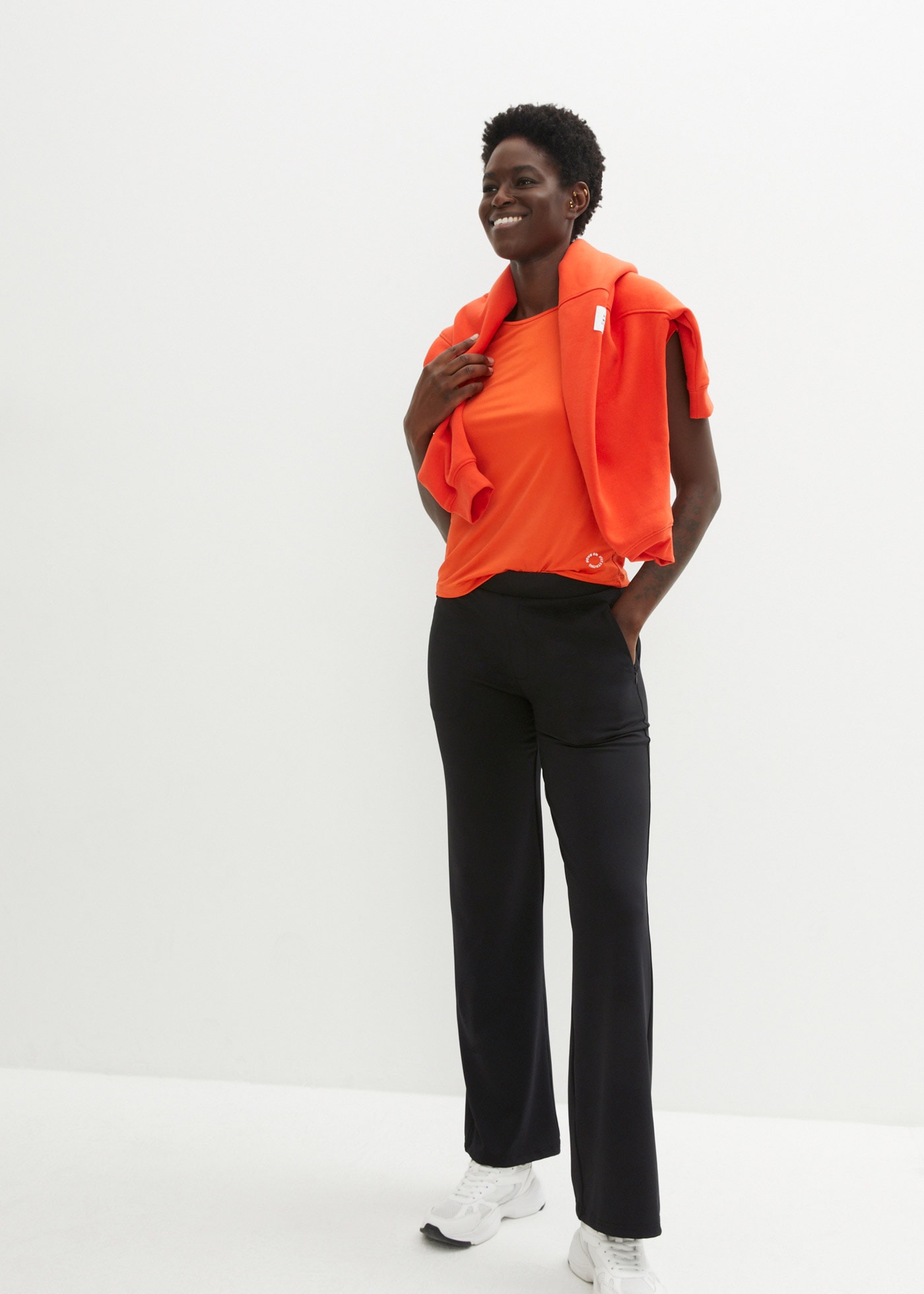 bonprix Jogginghose  aus schnelltrocknendem Stretchmaterial, mit verschliessbaren Taschen