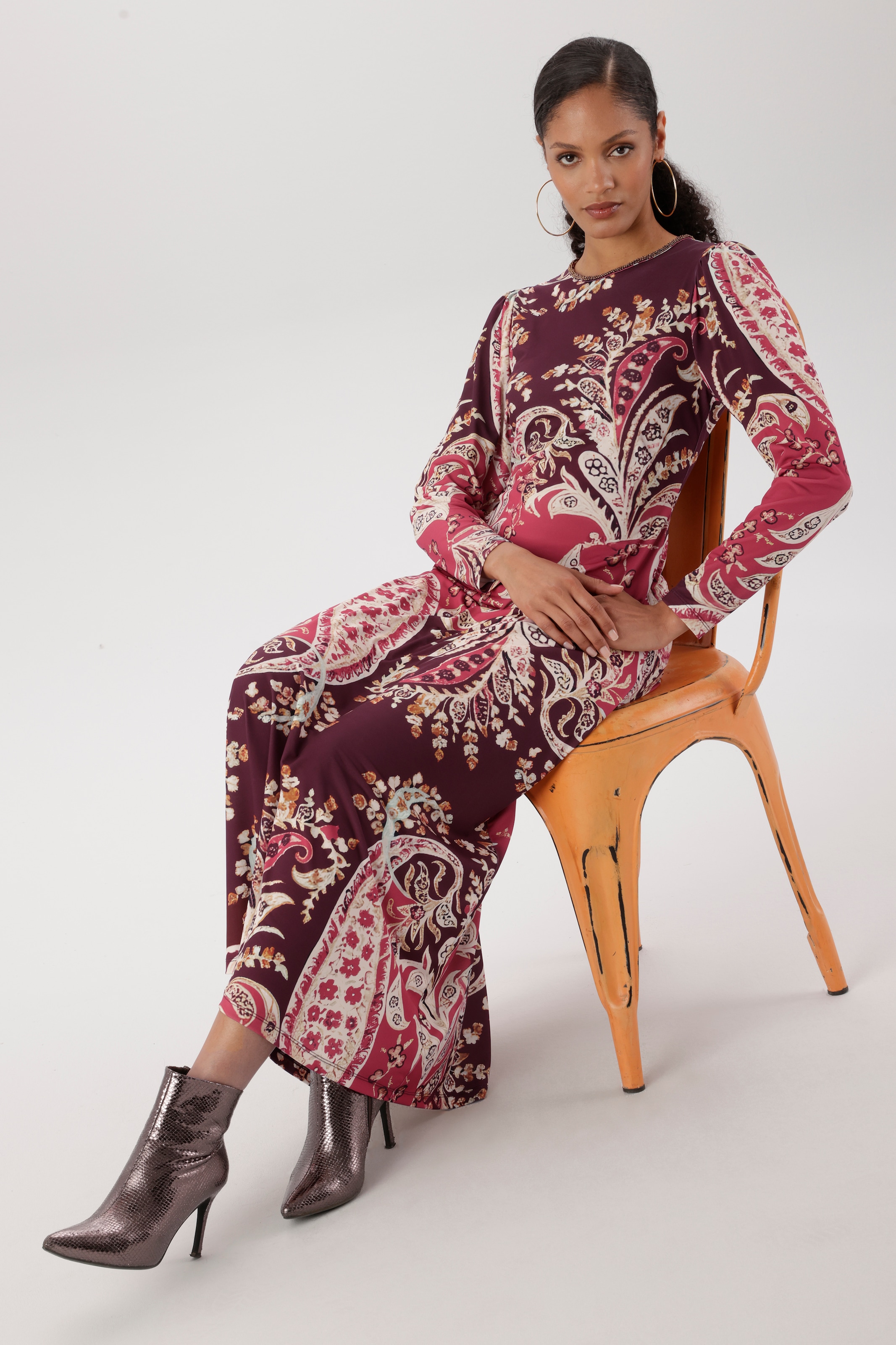 Aniston SELECTED Maxi robe avec petites perles artificielles à l'encolure ronde - NOUVELLE COLLECTION