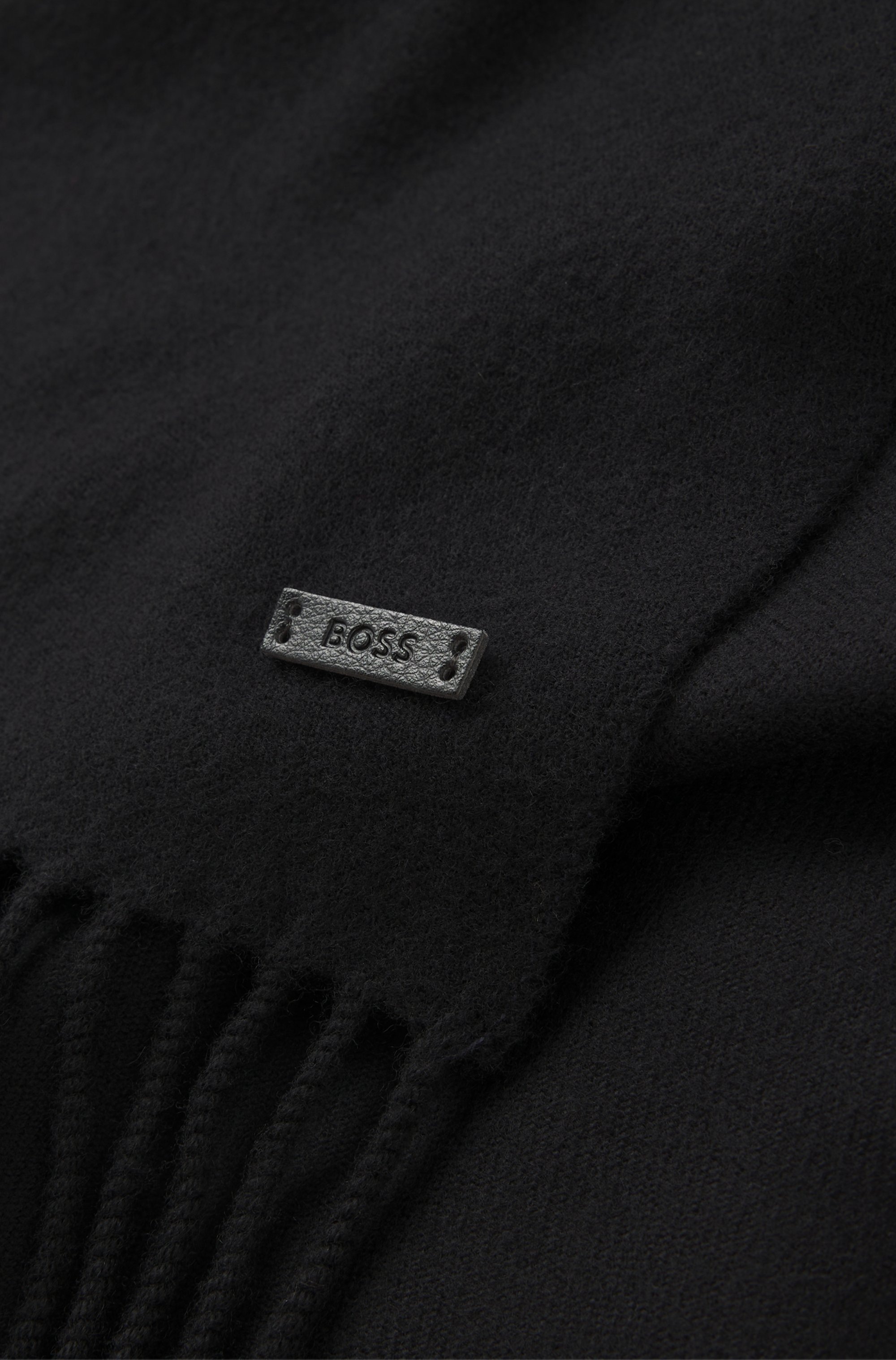 BOSS Wollschal »Naster 35*180«, mit gedrehten Fransen 100% Wolle Lederlabel Premium Quality