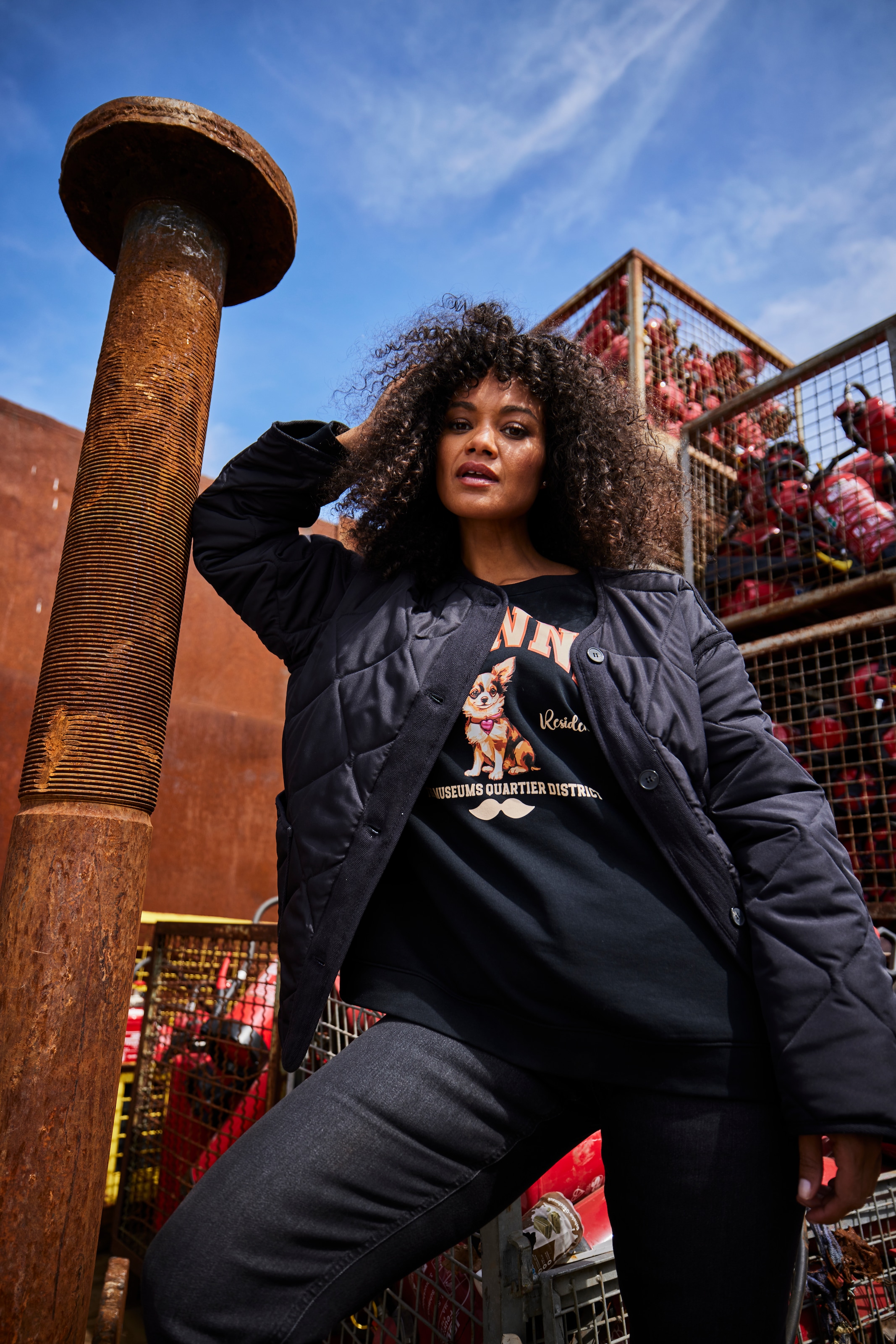 Aniston PLUS Sweat-shirt , avec application mignonne - NOUVELLE COLLECTION
