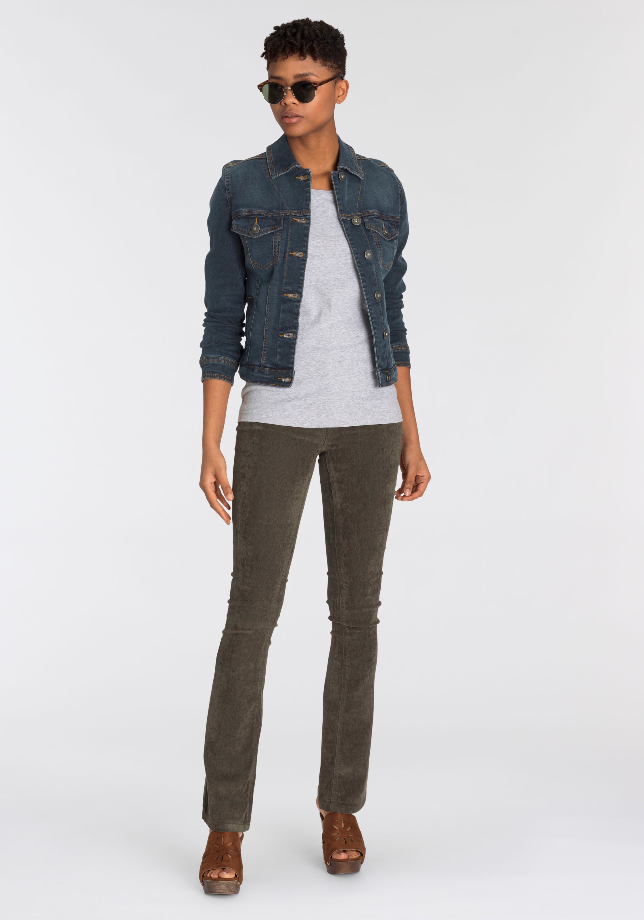Arizona Jeansjacke, aus elastischem klassischem Denim auf im versandkostenfrei Stil