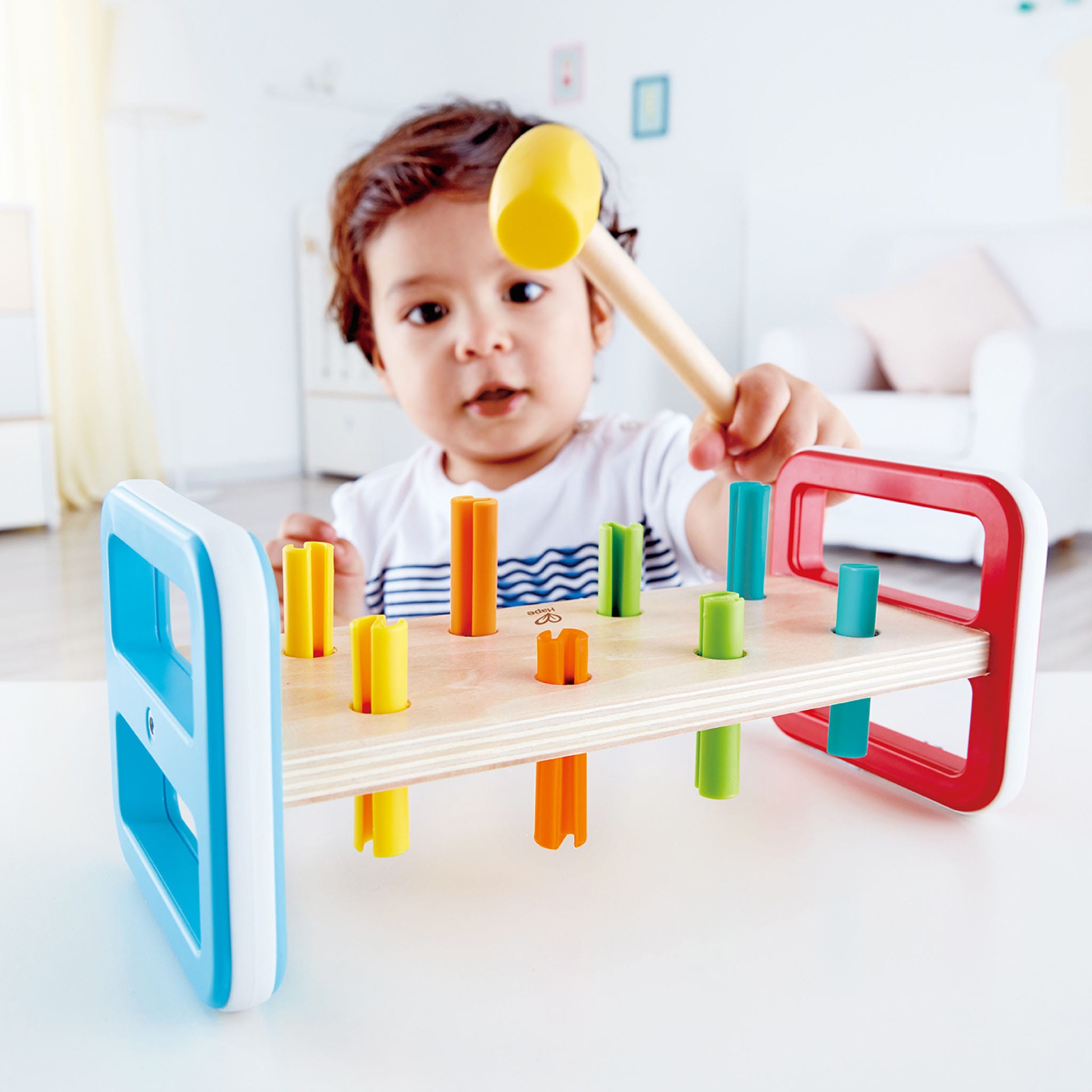 Hape Banc de frappe »Regenbogen-Klopfbank«