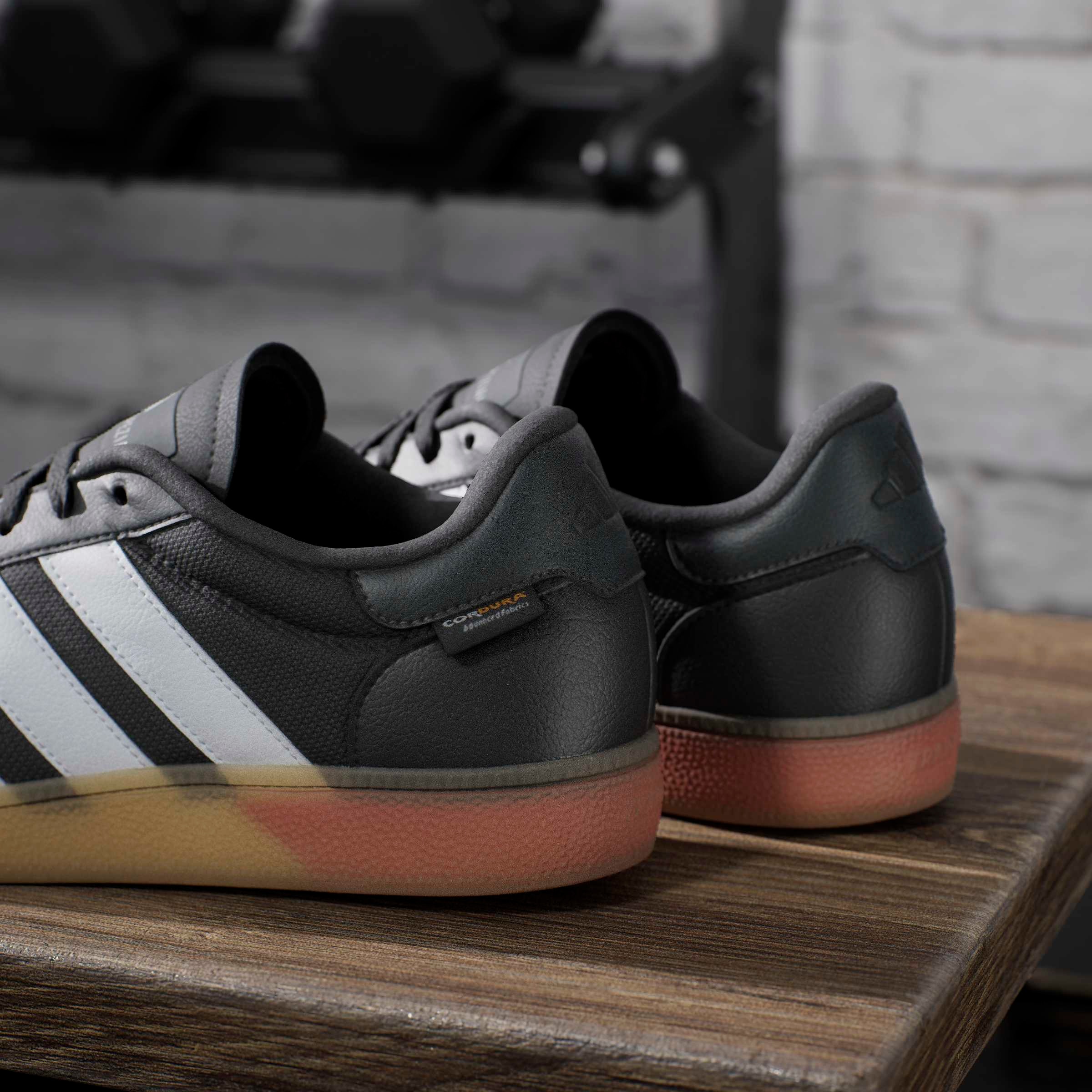 adidas Performance Chaussure d'entraînement »SPEZIAL«  particulièrement adapté pour la salle de sport et le fitness