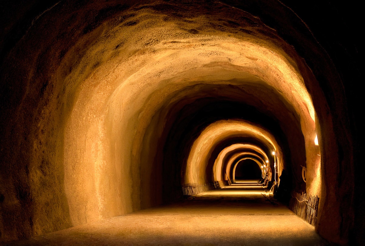 Image of Papermoon Fototapete "Visuell dynamischer Tunnel"