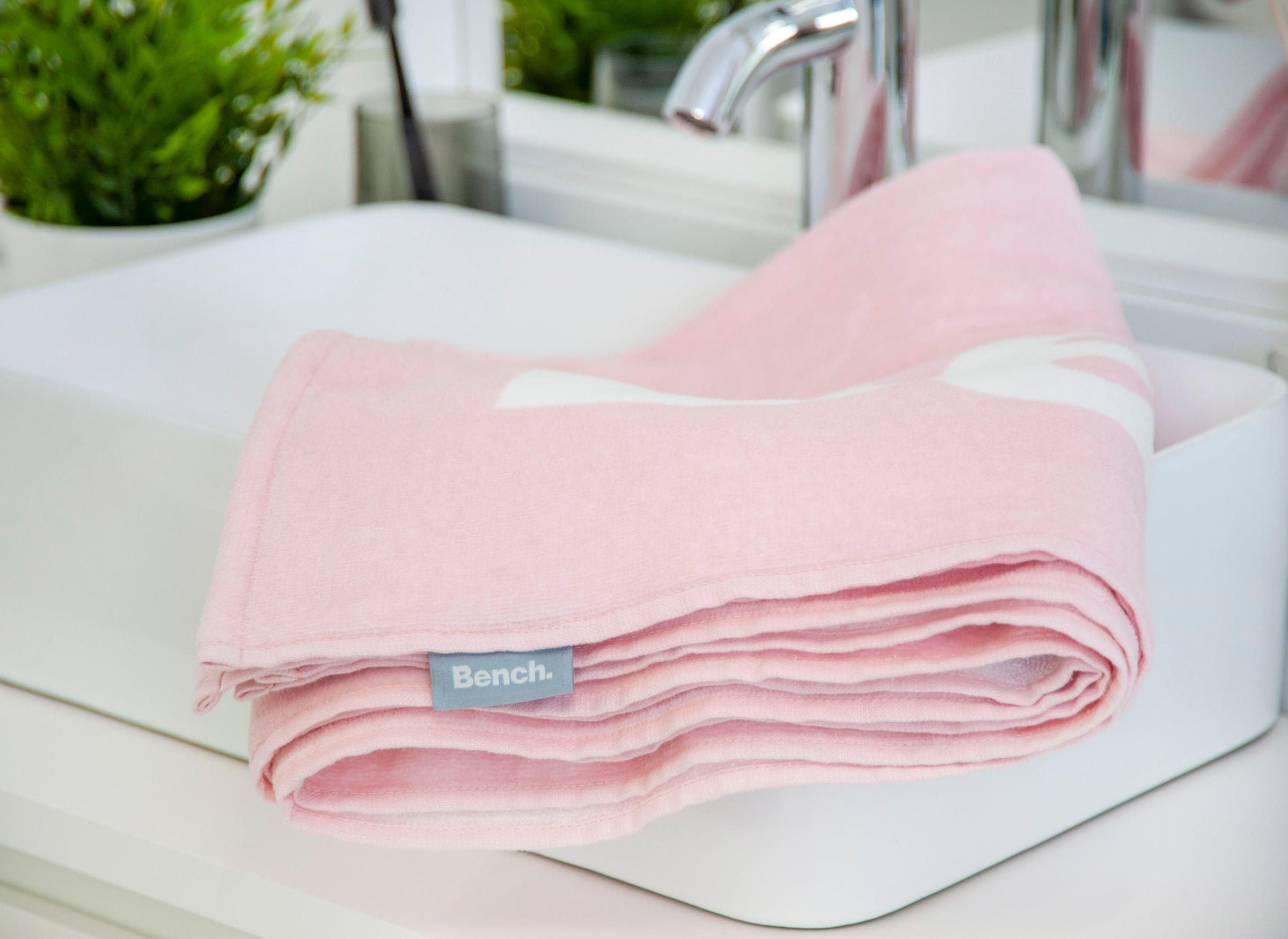 Bench. Strandtuch »Bench« mit dekorativem "Bench" Schriftzug