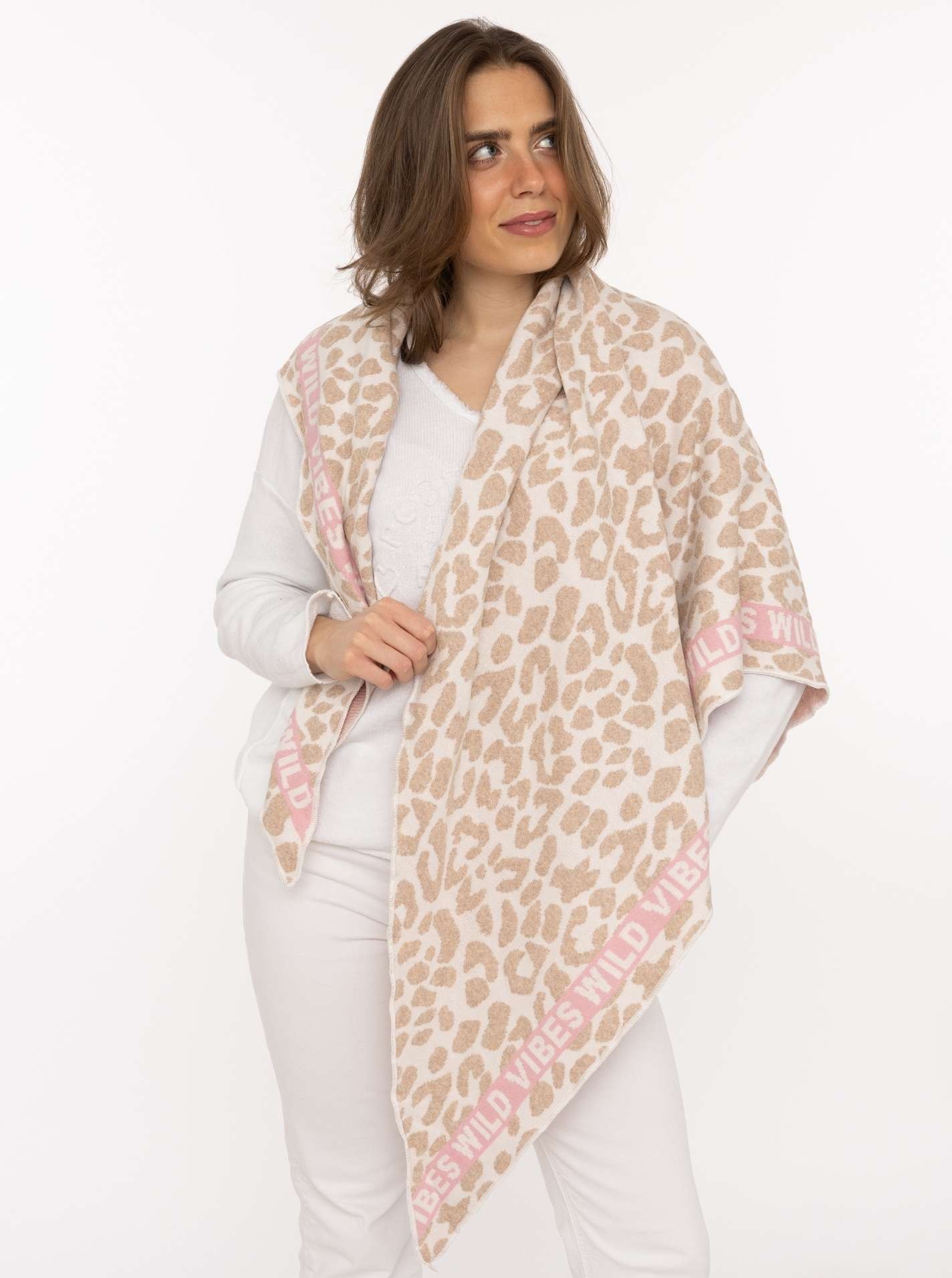 Image of Zwillingsherz Dreieckstuch ""Doppel Leo"" kombiniert Leo-Print mit Schriftzug, Mode Tuch