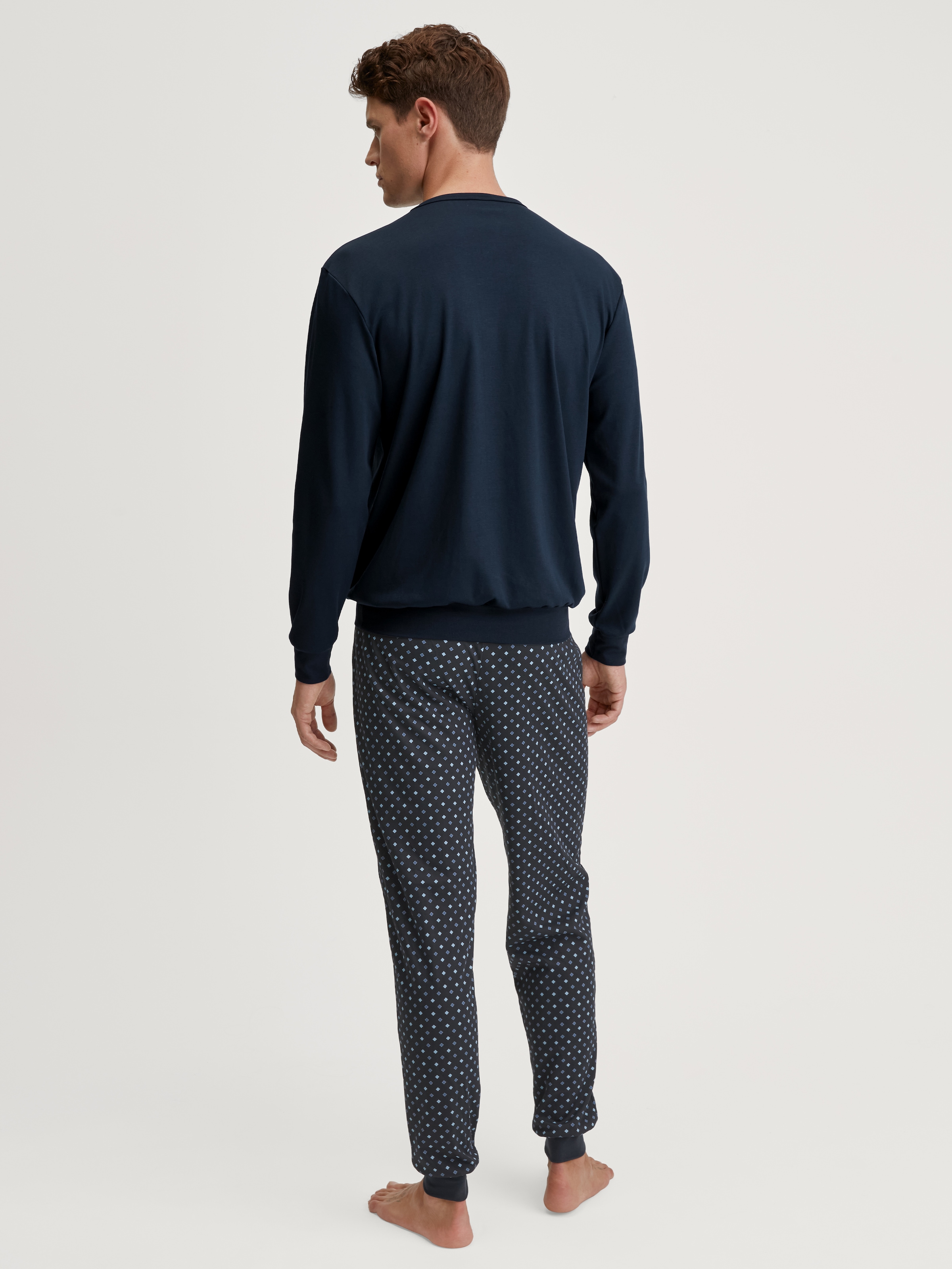 CALIDA Schlafanzug »Relax Streamline«, (2 tlg.), mit V-Neck und Bündchen
