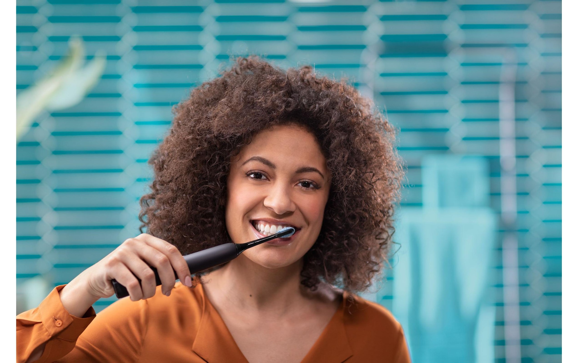 Philips Schallzahnbürste »HX9914« 2 Stk. Aufsteckbürsten DiamondClean Premium Schallzahnbürste, Doppelpack inkl. Ladeglas