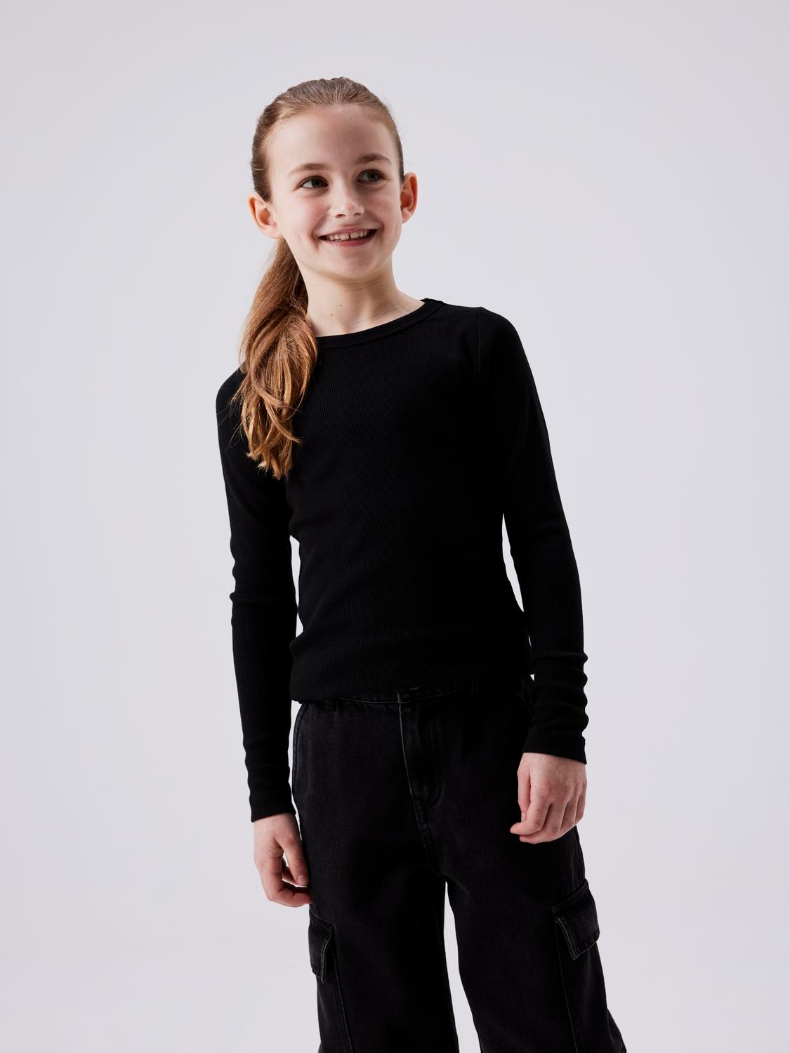 Image of Name It Langarmshirt "NKFNAKAL LS TOP NOOS" in Basic-Form und leicht gerippter Qualität