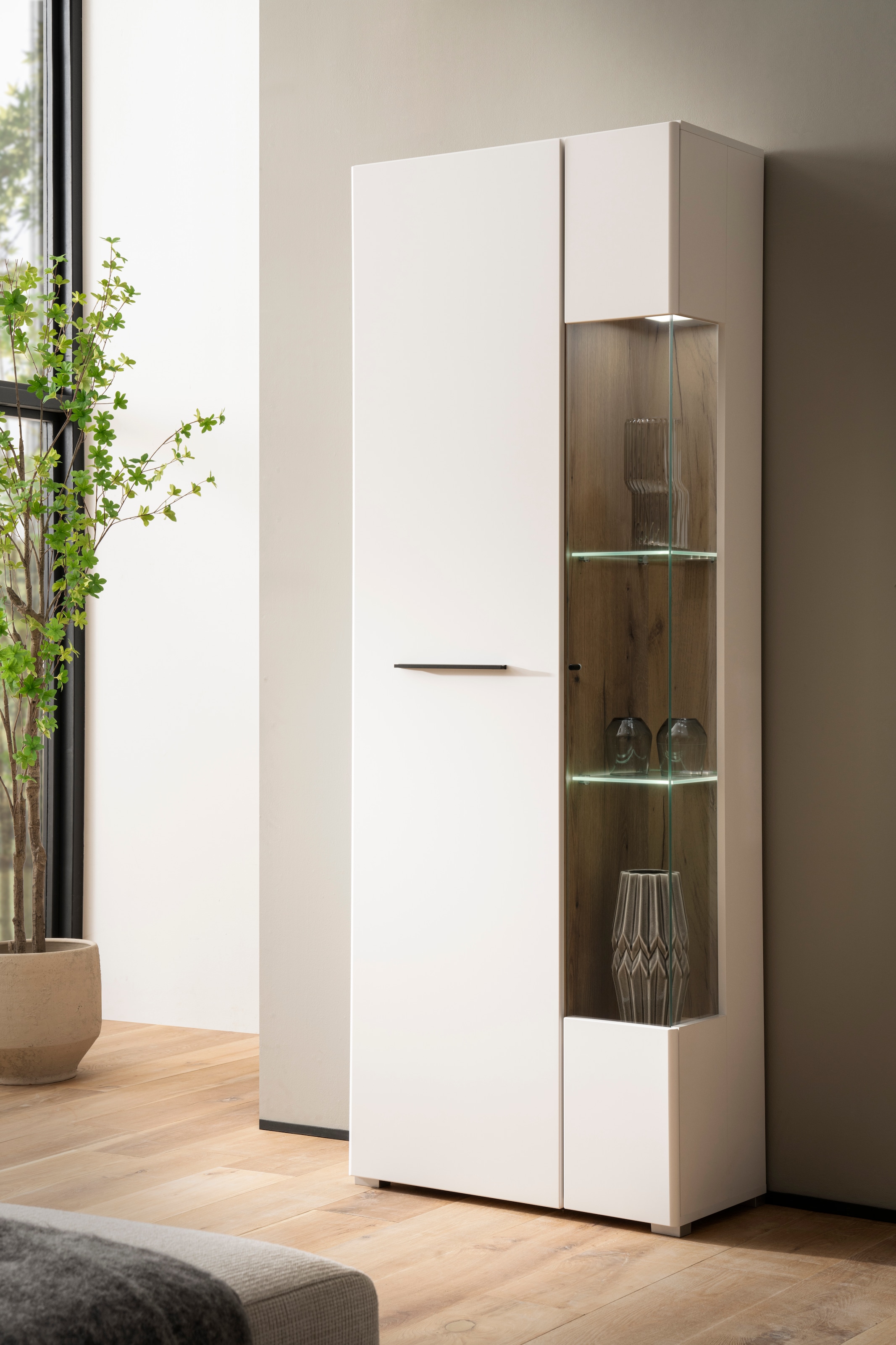 Image of Home affaire Vitrine "Salerno Hochschrank, Glasvitrine, Weiss mit Eiche Evoke Dekor, modern." Metallgriffe, ausreichend Stauraum, vielseitig einsetzbar, 72 cm breit