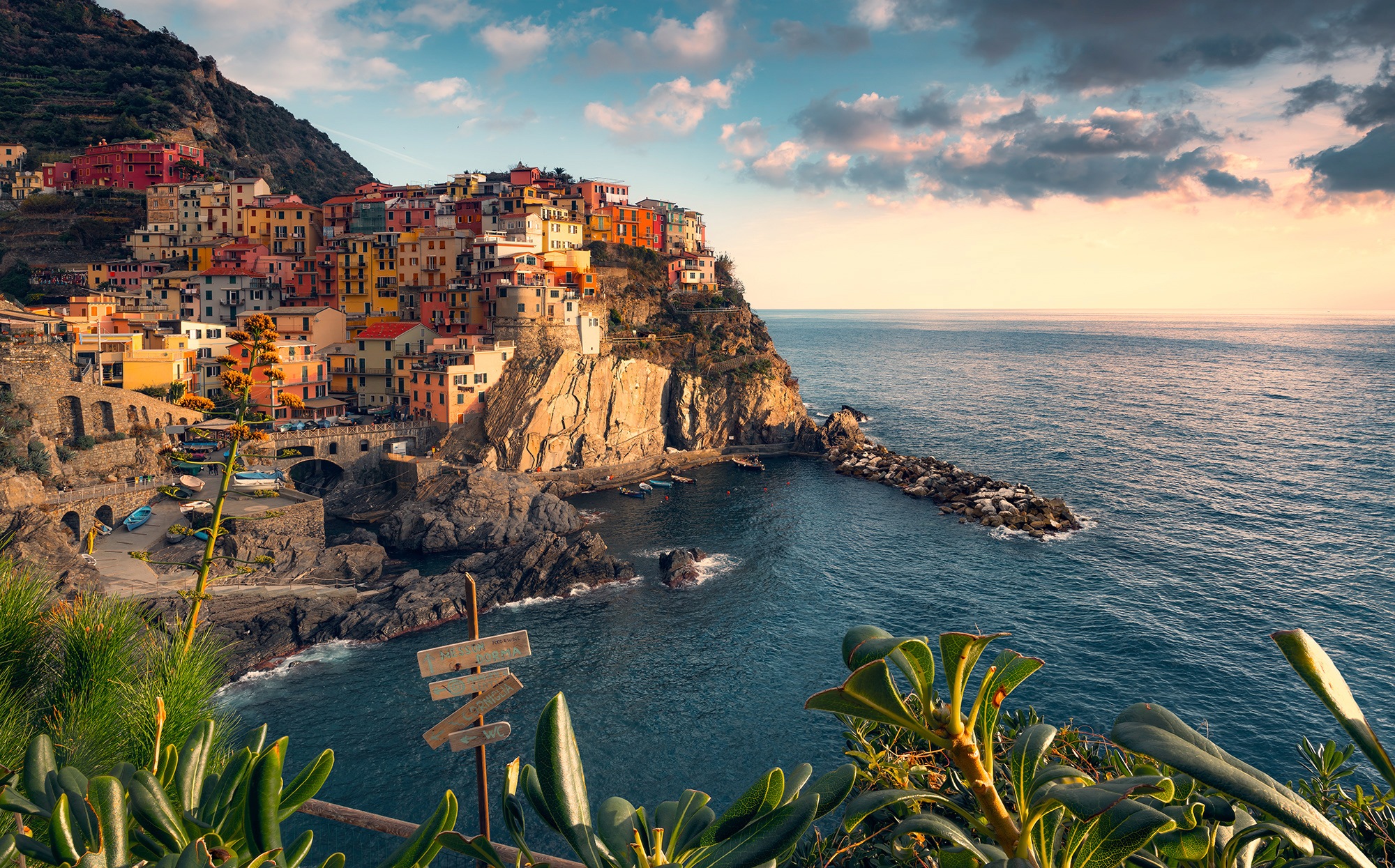 Image of Komar Fototapete »The picturesque Village«, mehrfarbig-natürlich-bedruckt bei Ackermann Versand Schweiz