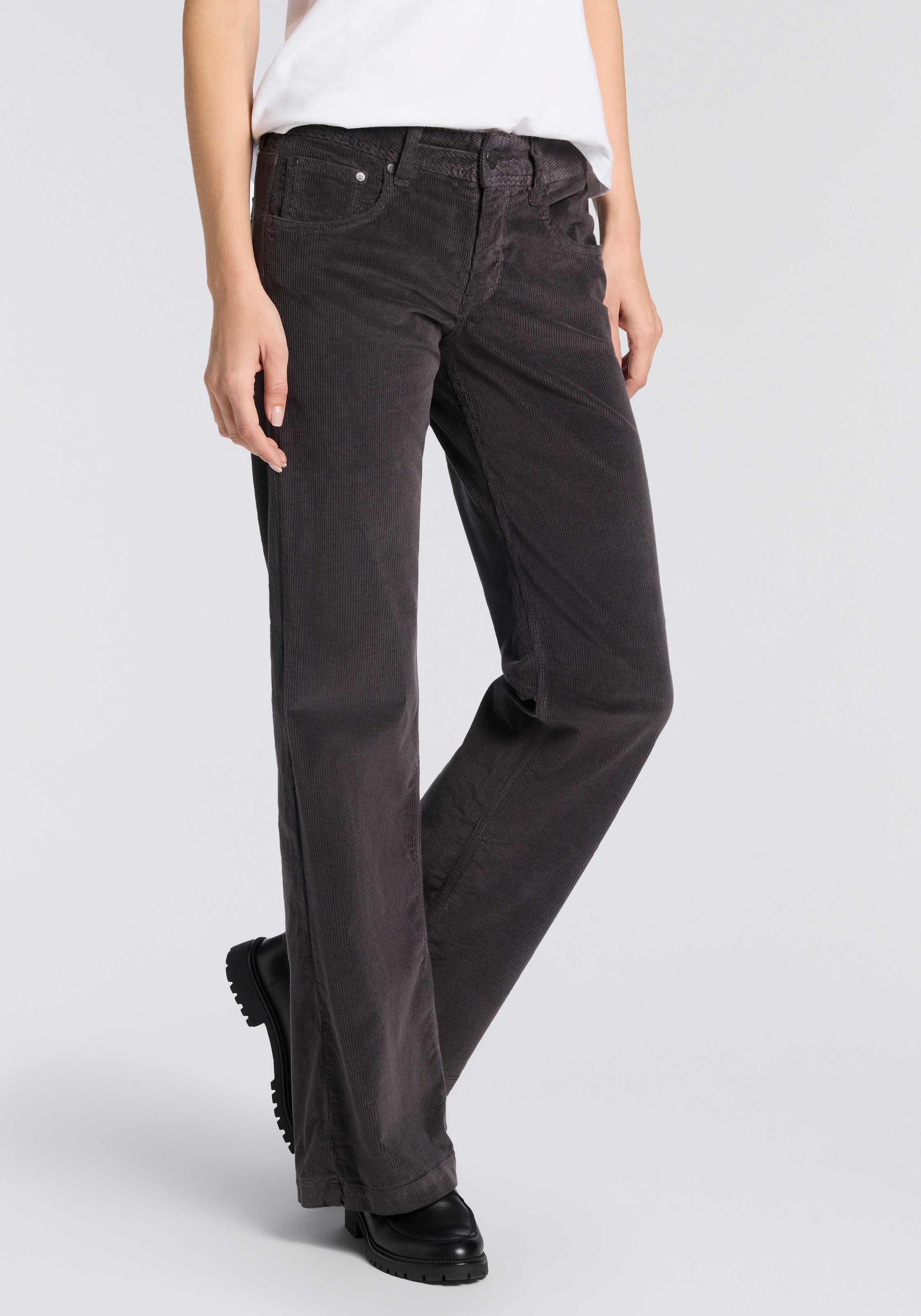 Image of Herrlicher Cordhose "Edna Cord Stretch" im Flared Fit