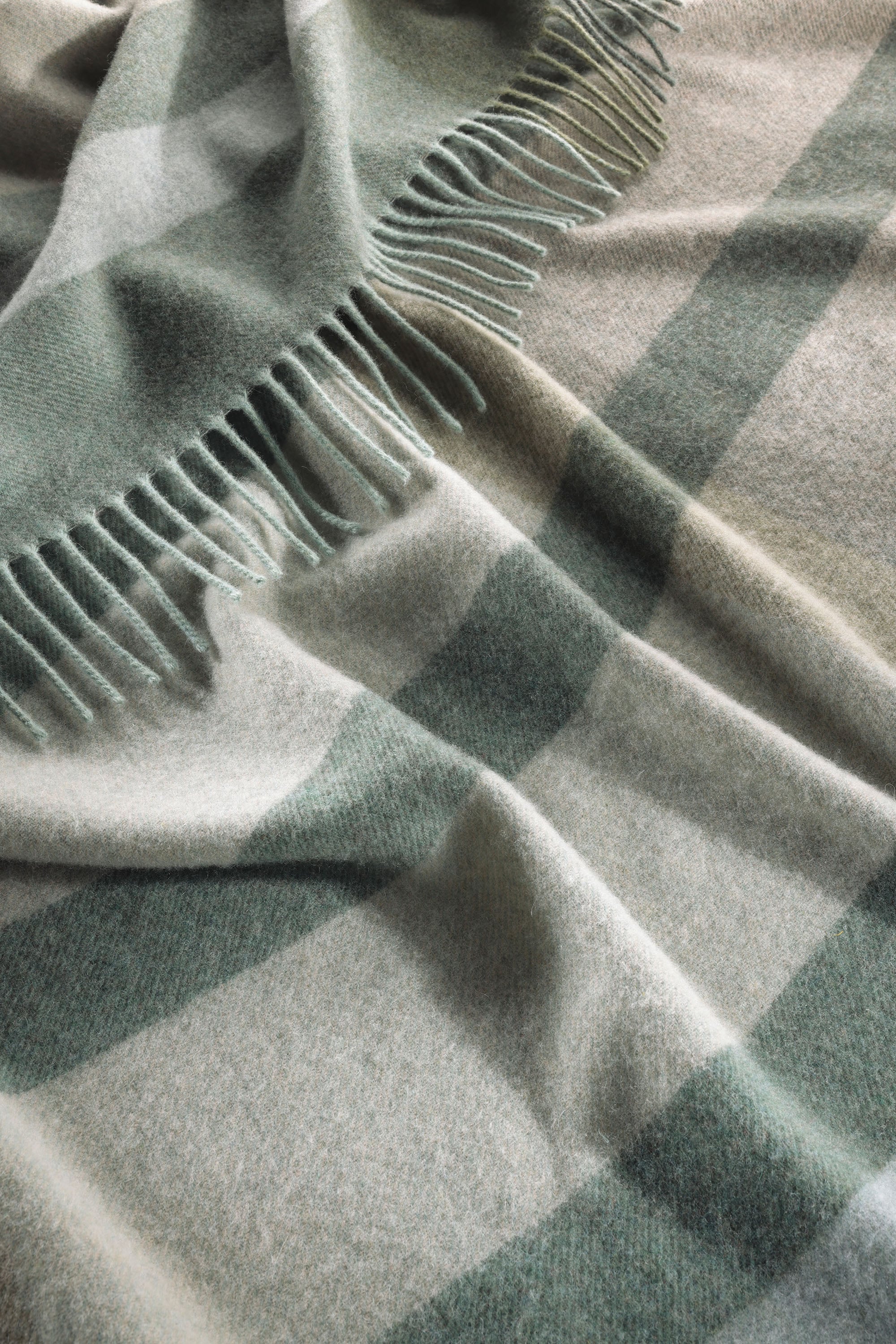 Biederlack Plaid »Moss Charming mit hochwertigen Fransen« Wolle-Kaschmir-Mix