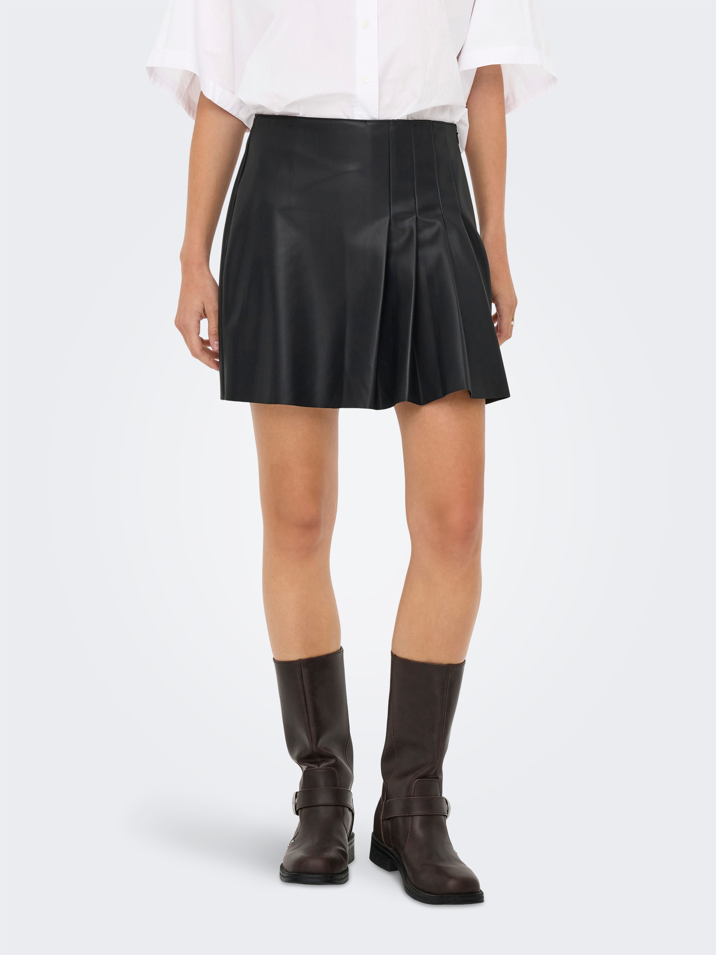 Image of ONLY Lederimitatrock "ONLARTZY LIFE HW FAUX LEA PLE SKIRT PNT"