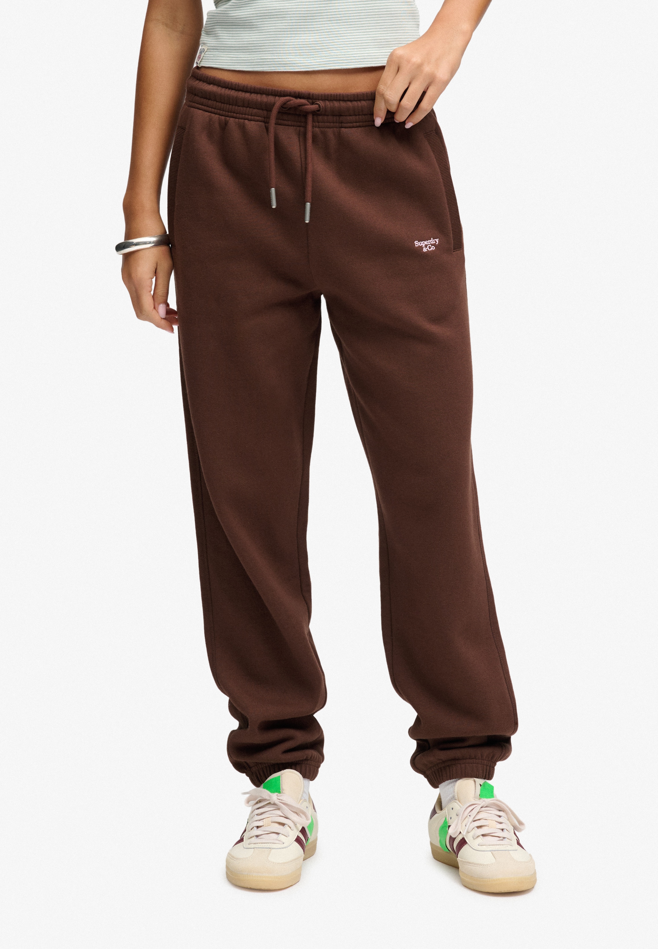 Image of Superdry Sweathose "SIGNATURE EMB CUFFED JOGGER" Baumwollmischung, relaxed fit