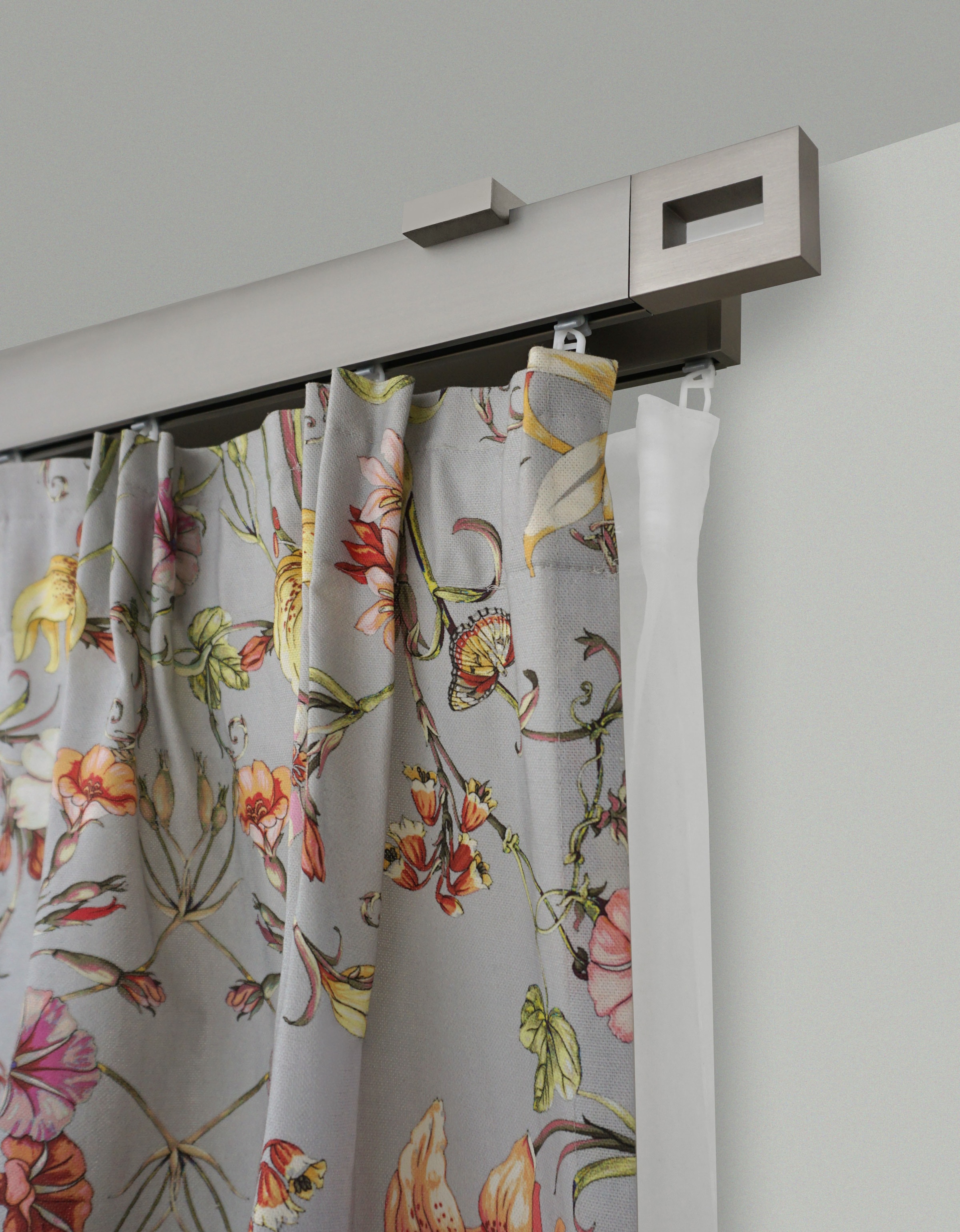 Image of GARESA Gardinenstange »FLAT«, 2 läufig-läufig, Wunschmasslänge, Rechteckprofil, Deckenmontage, perfekter Lauf, modern, mit Profilverbinder verlängerbar bei Ackermann Versand Schweiz